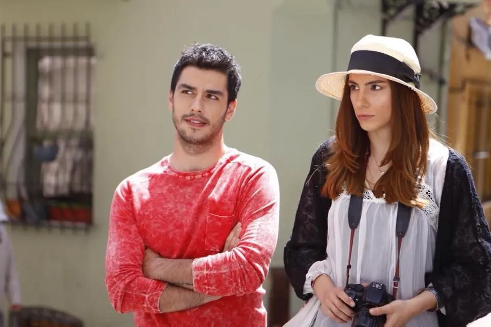 Aras Aydin and Nihal Isiksaçan in Cherry Season (2014)