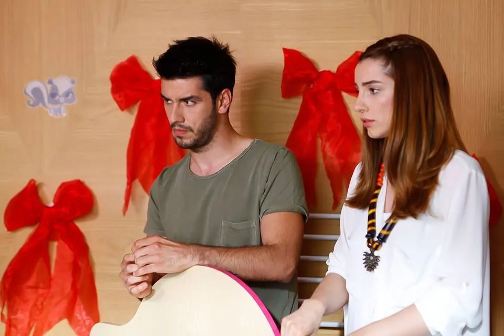 Aras Aydin and Nihal Isiksaçan in Cherry Season (2014)