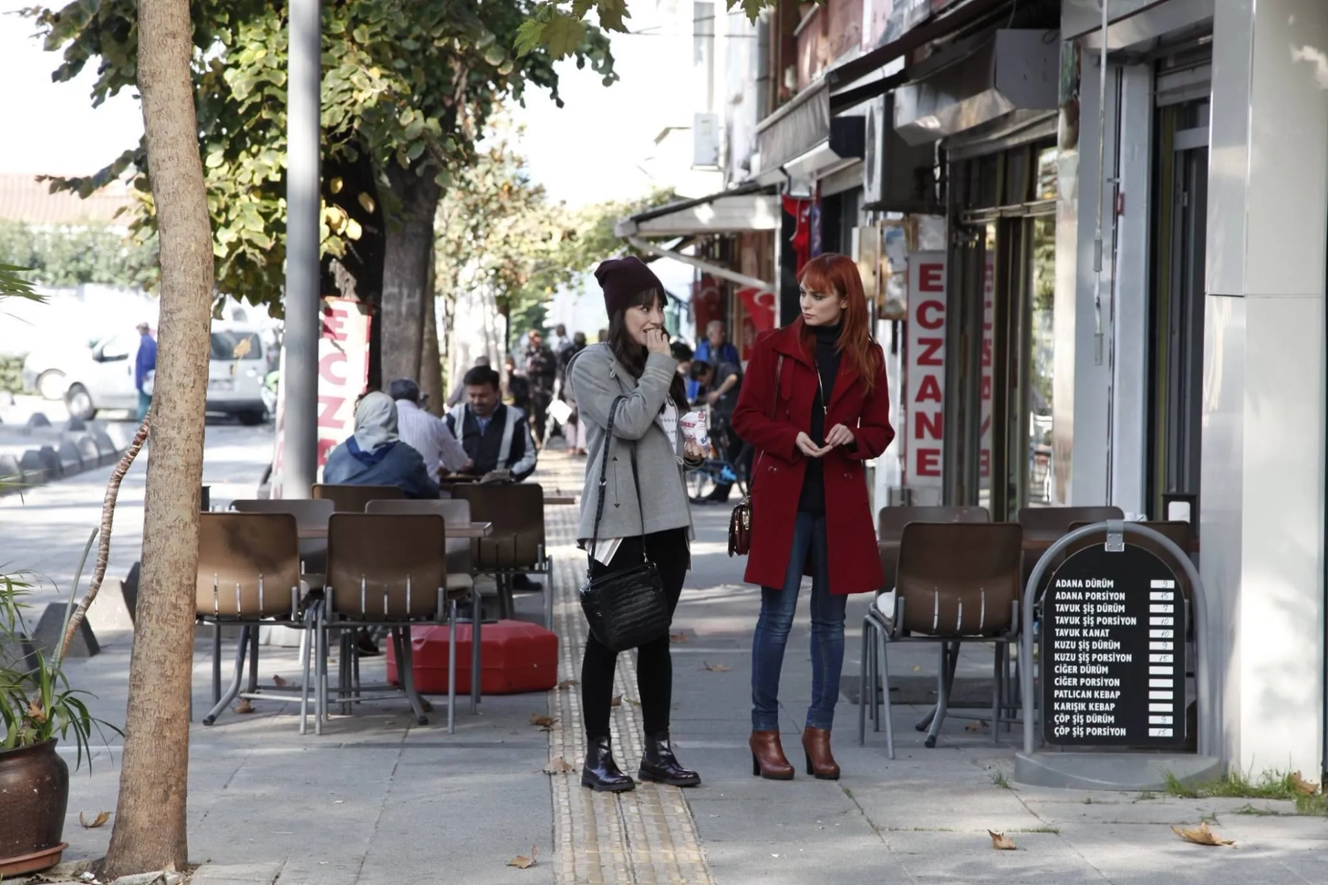 Nilperi Sahinkaya and Özge Gürel in Cherry Season (2014)