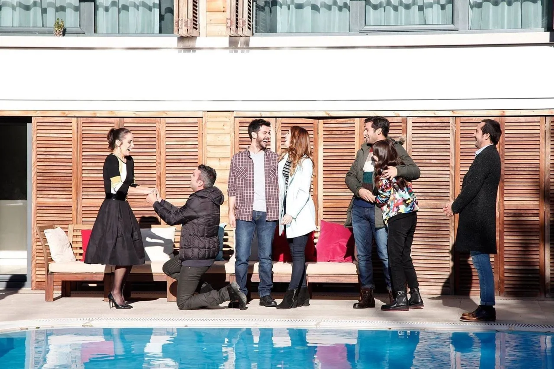 Fatma Toptas, Nezih Cihan Aksoy, Özge Gürel, Serkan Çayoglu, Aras Aydin, Nihal Isiksaçan, and Serkan Börekyemez in Cherry Season (2014)