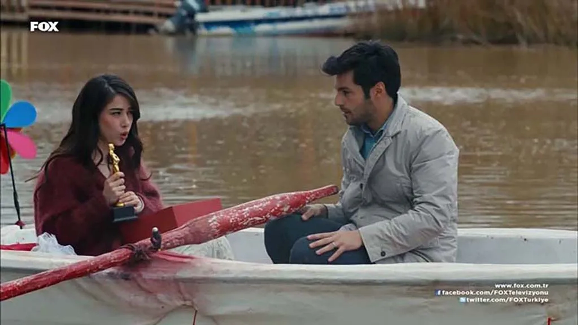 Özge Gürel and Serkan Çayoglu in Cherry Season (2014)