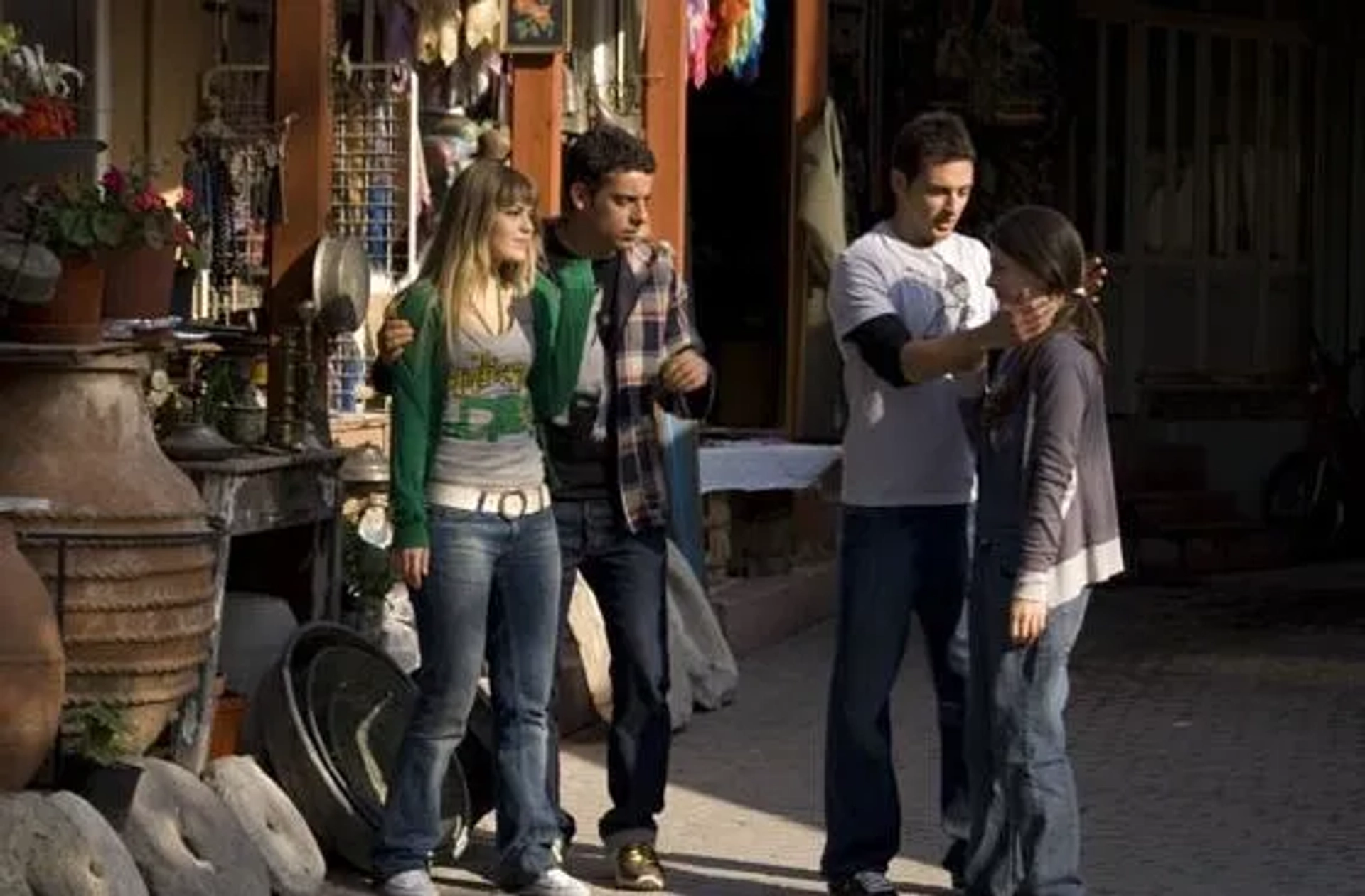Ibrahim Kendirci, Pelin Karahan, Daghan Külegeç, and Asli Enver in Daydreaming (2007)