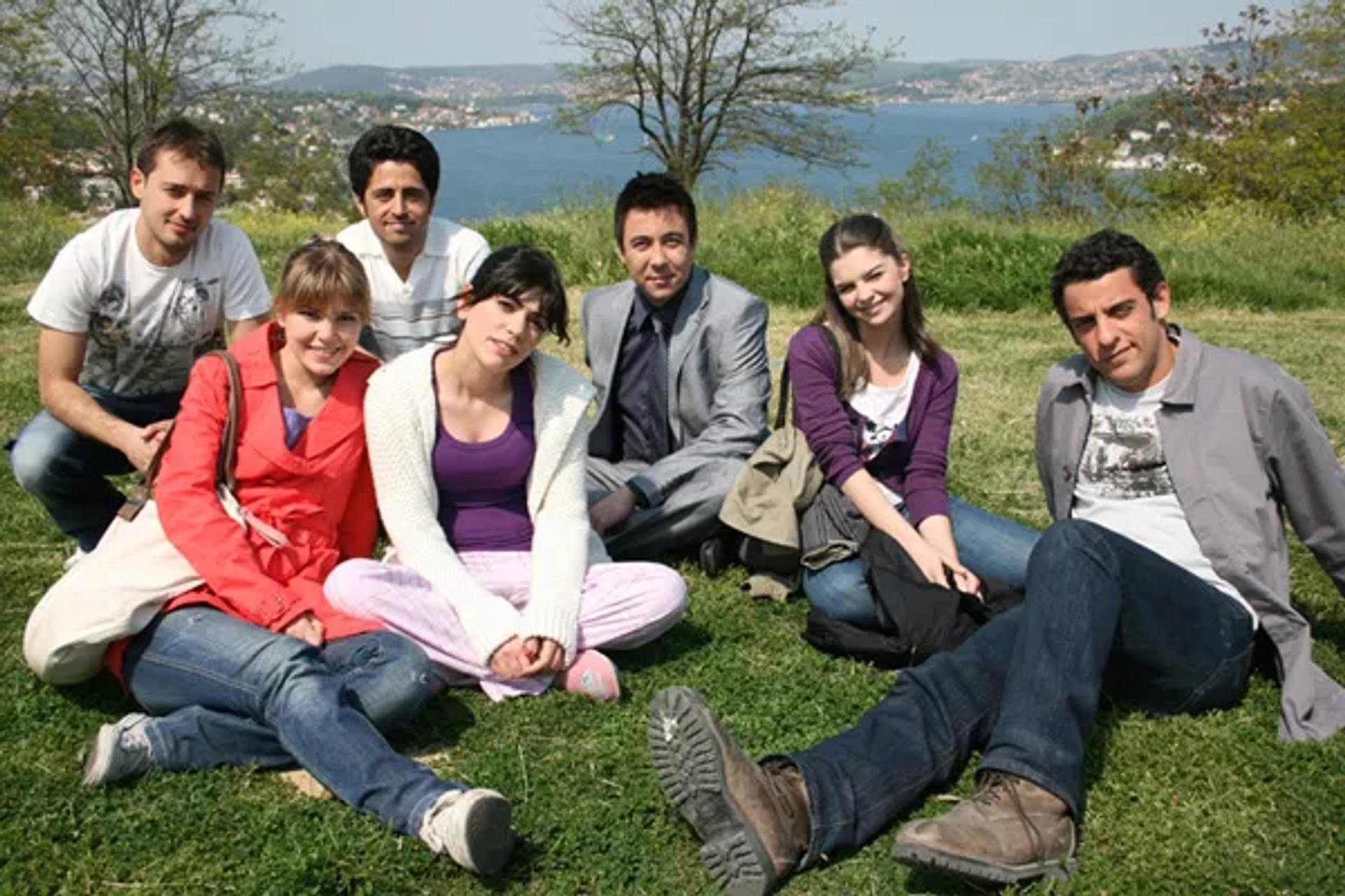 Ceren Moray, Cemil Büyükdögerli, Ibrahim Kendirci, Pelin Karahan, Daghan Külegeç, and Asli Enver in Daydreaming (2007)