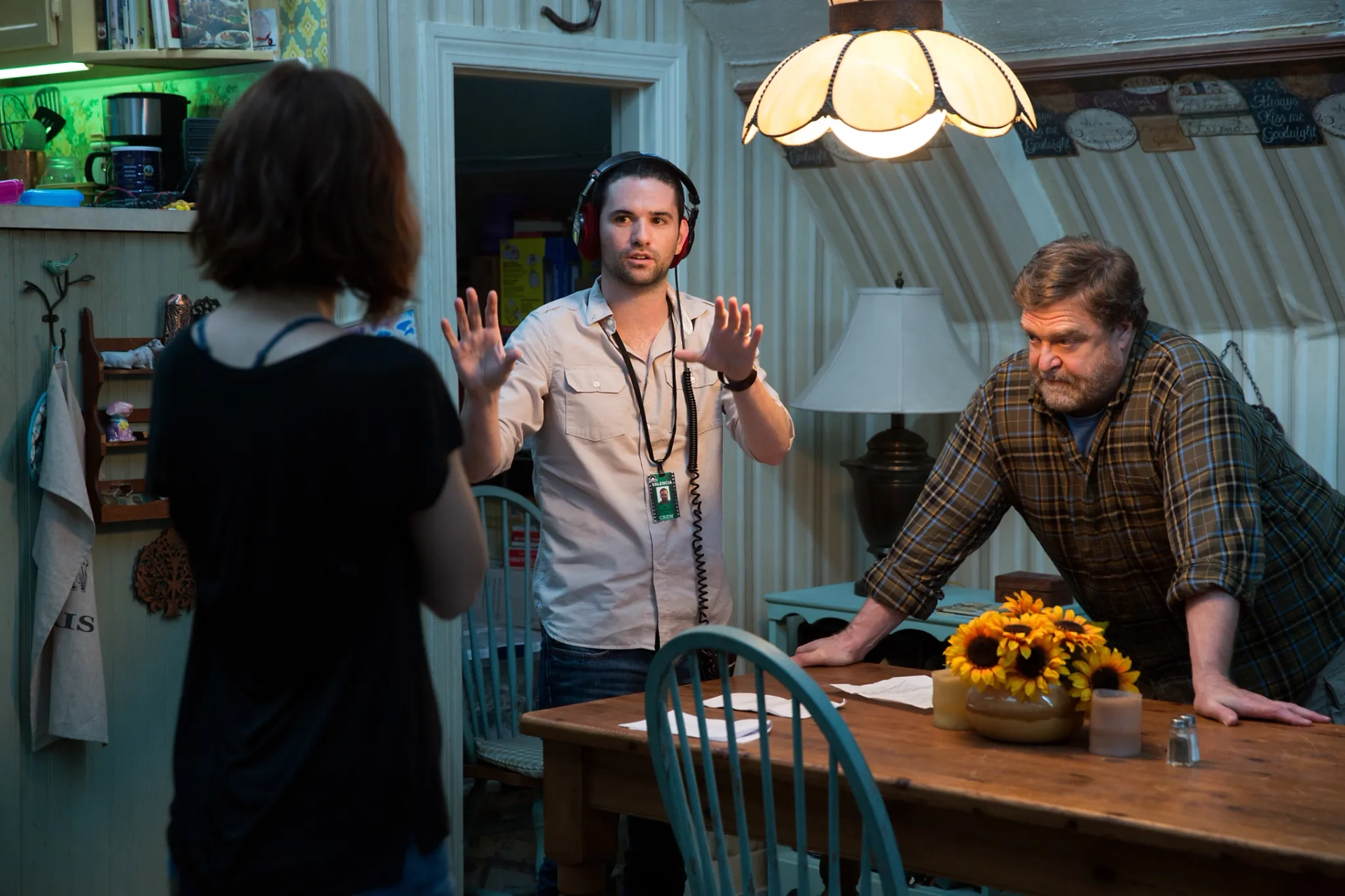 John Goodman, Dan Trachtenberg, and Mary Elizabeth Winstead in 10 Cloverfield Lane (2016)