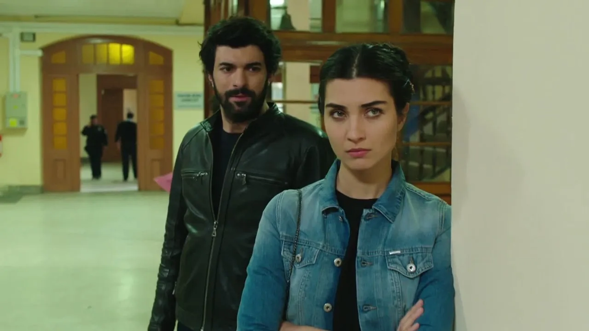 Tuba Büyüküstün and Engin Akyürek in Black Money Love (2014)