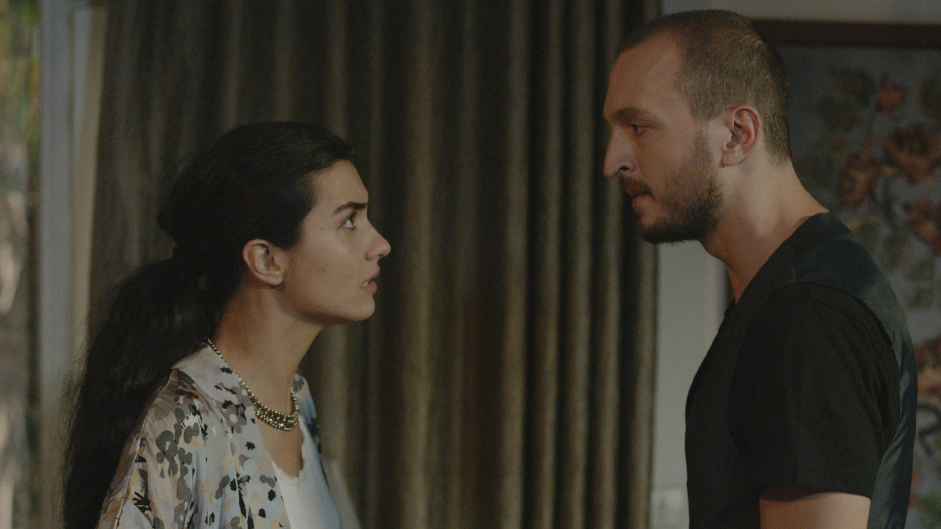 Tuba Büyüküstün and Saygin Soysal in Black Money Love (2014)