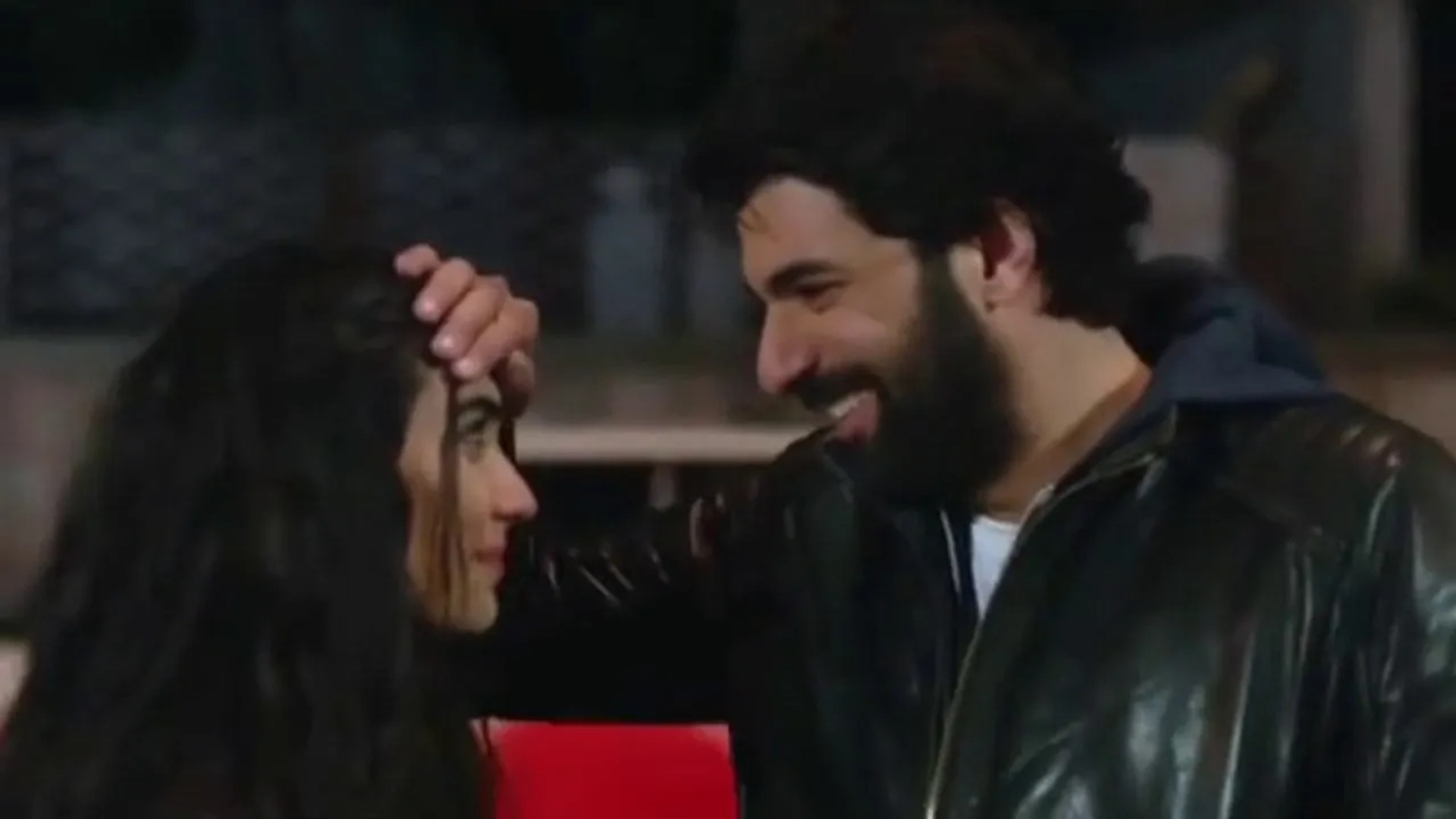 Tuba Büyüküstün and Engin Akyürek in Black Money Love (2014)