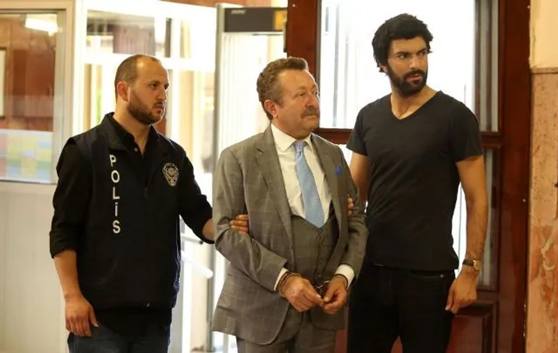 Erkan Can and Engin Akyürek in Black Money Love (2014)