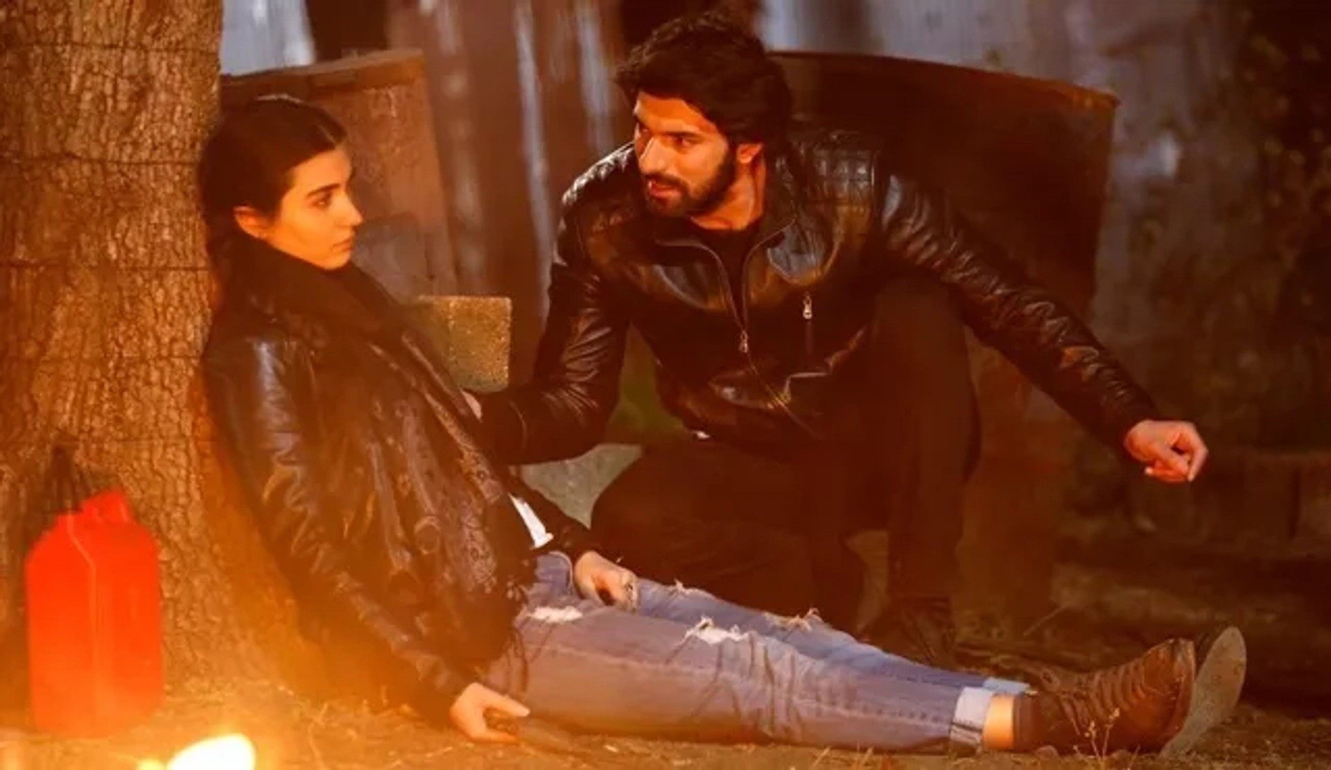 Tuba Büyüküstün and Engin Akyürek in Black Money Love (2014)