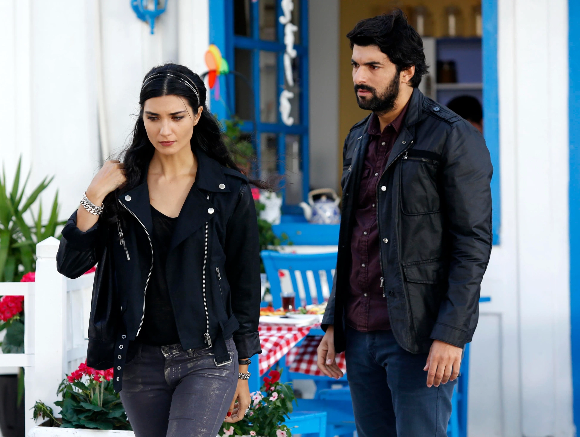 Tuba Büyüküstün and Engin Akyürek in Black Money Love (2014)