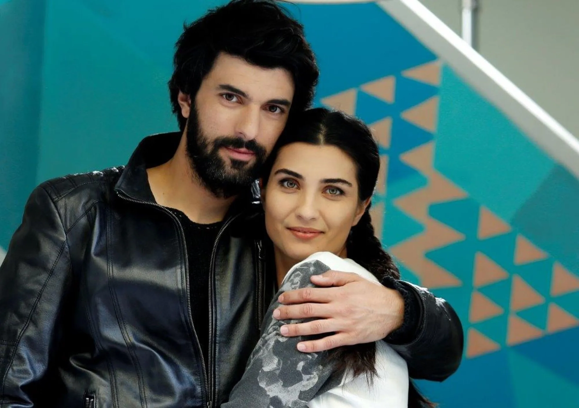 Tuba Büyüküstün and Engin Akyürek in Black Money Love (2014)