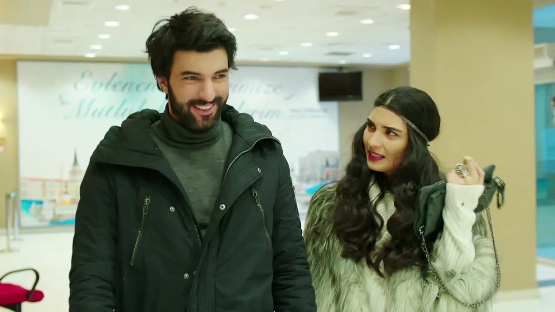 Tuba Büyüküstün and Engin Akyürek in Black Money Love (2014)