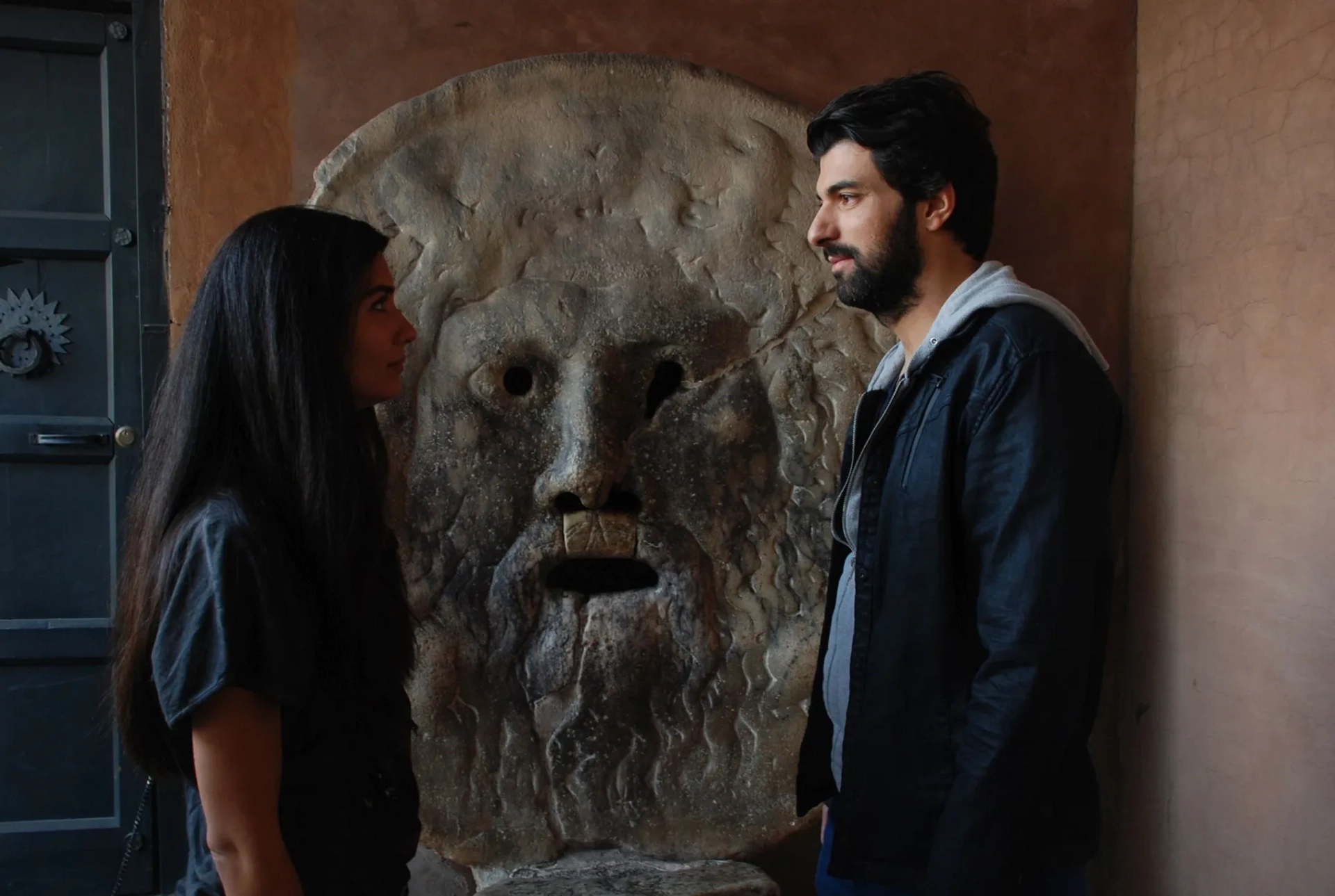 Tuba Büyüküstün and Engin Akyürek in Black Money Love (2014)