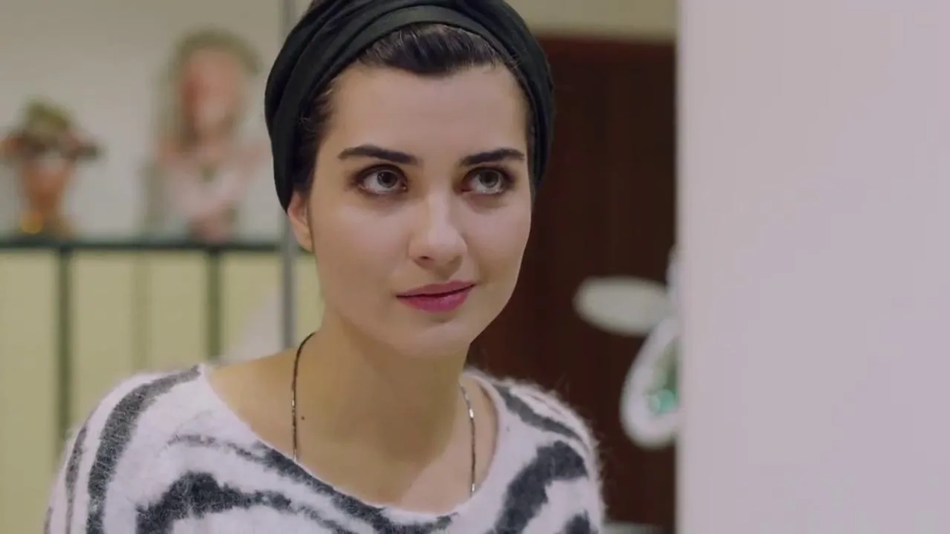 Tuba Büyüküstün in Black Money Love (2014)