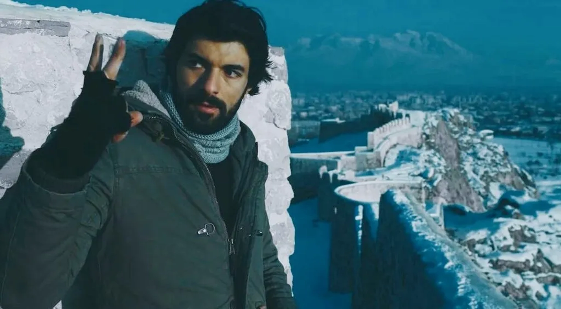 Engin Akyürek in Black Money Love (2014)