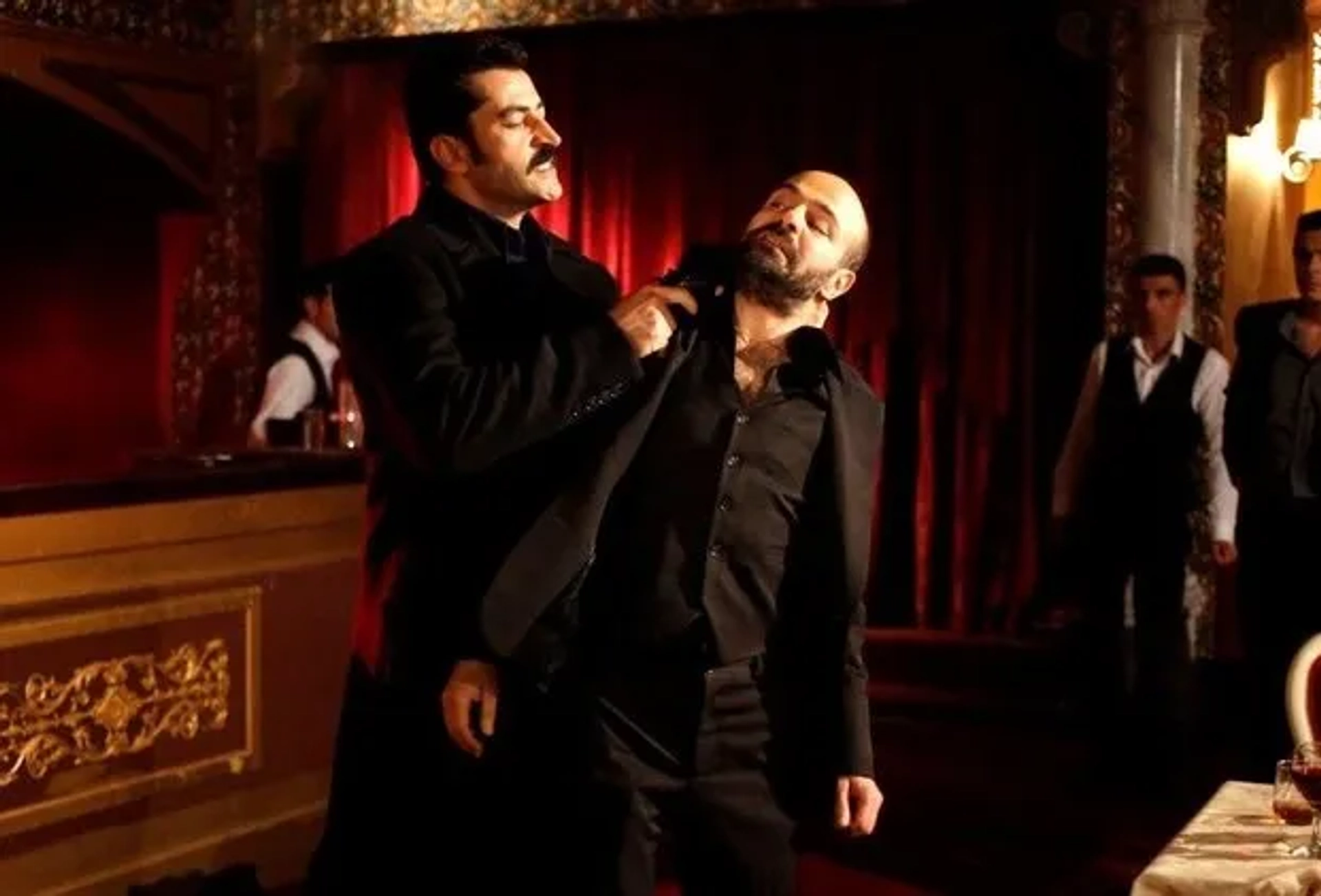 Kenan Imirzalioglu and Erkan Avci in Karadayi (2012)