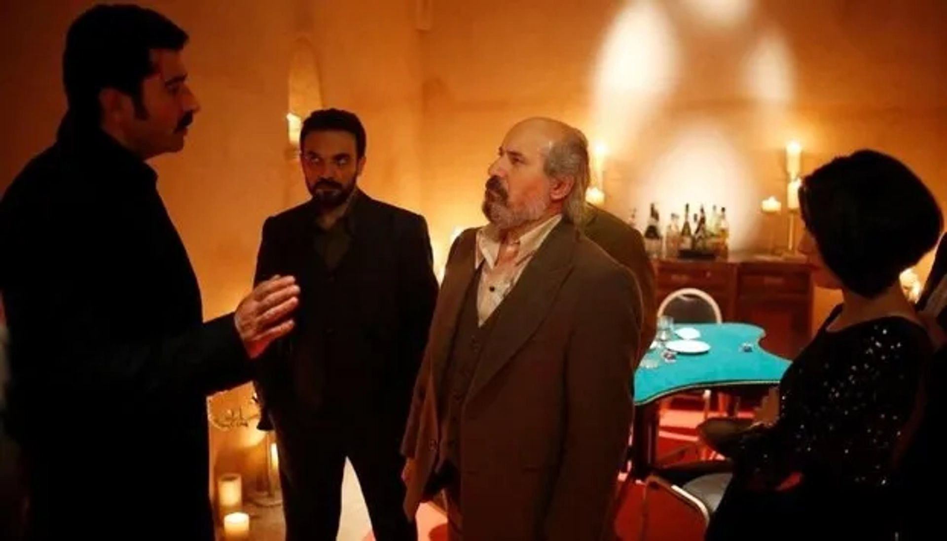 Kenan Imirzalioglu, Hüseyin Soysalan, Ugur Aslan, and Funda Eryigit in Karadayi (2012)