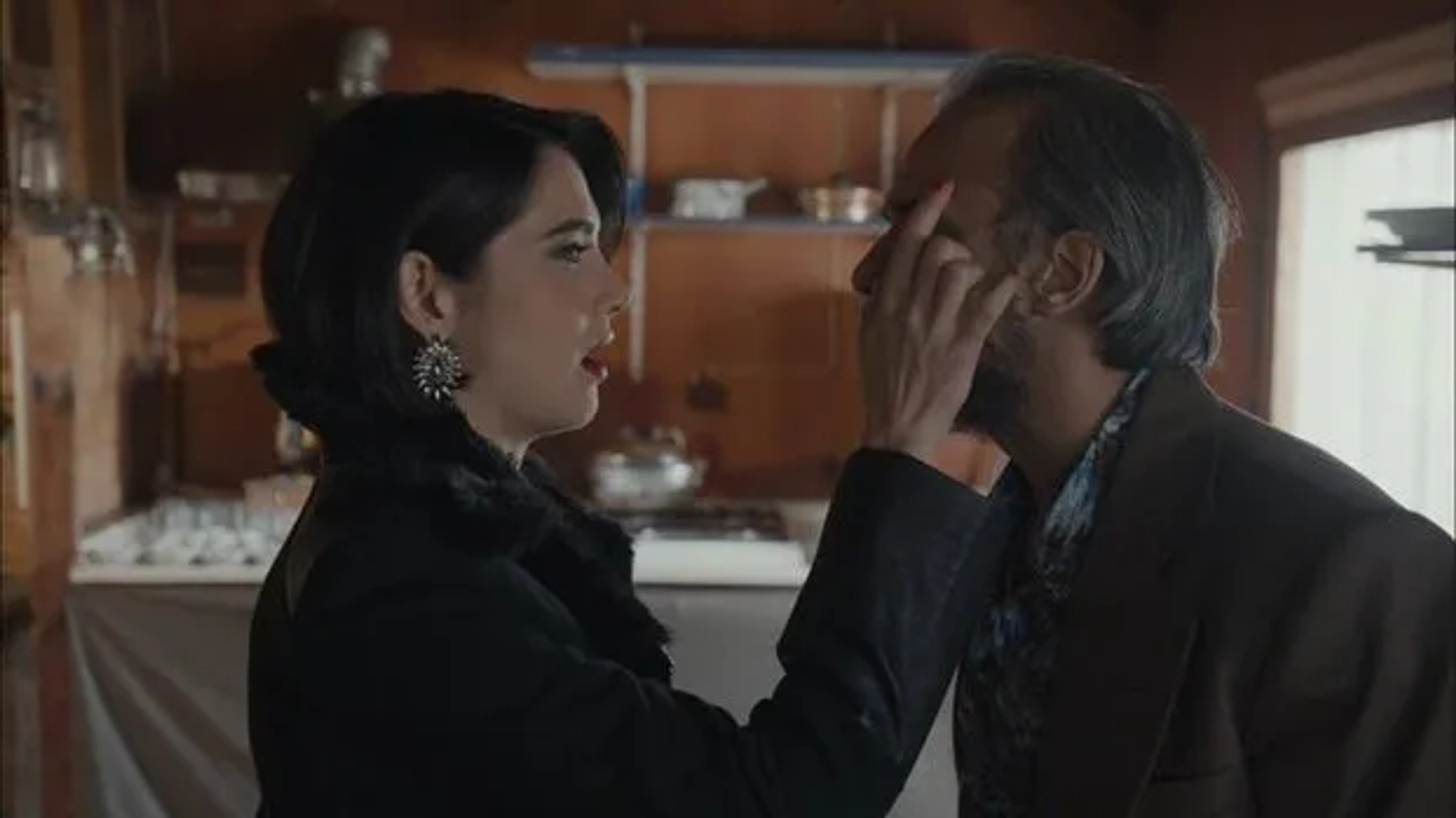 Sermet Yesil and Funda Eryigit in Karadayi (2012)