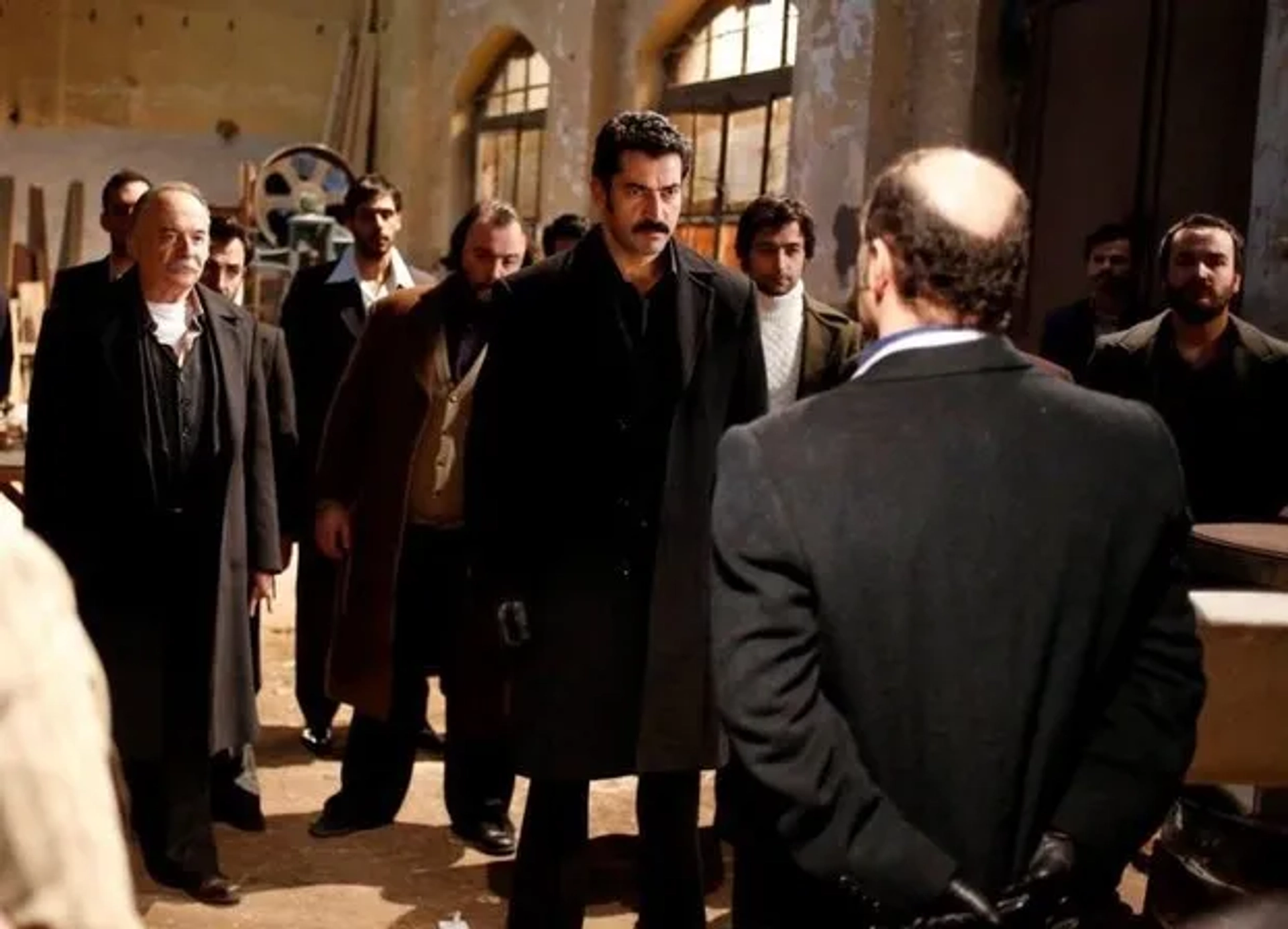 Çetin Tekindor, Kenan Imirzalioglu, Fatih Al, Deniz Sen Hamzaoglu, Emir Çubukçu, and Ozan Agaç in Karadayi (2012)