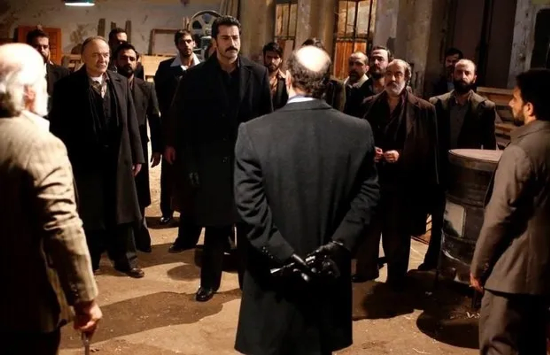 Çetin Tekindor, Kenan Imirzalioglu, Atsiz Karaduman, Fatih Al, Ugur Aslan, and Ozan Agaç in Karadayi (2012)