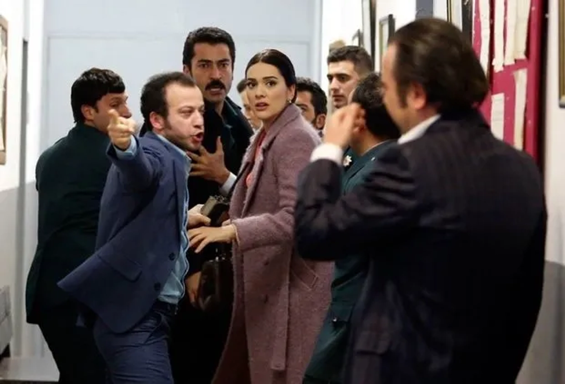 Kenan Imirzalioglu, Riza Kocaoglu, Bergüzar Korel, and Yurdaer Okur in Karadayi (2012)