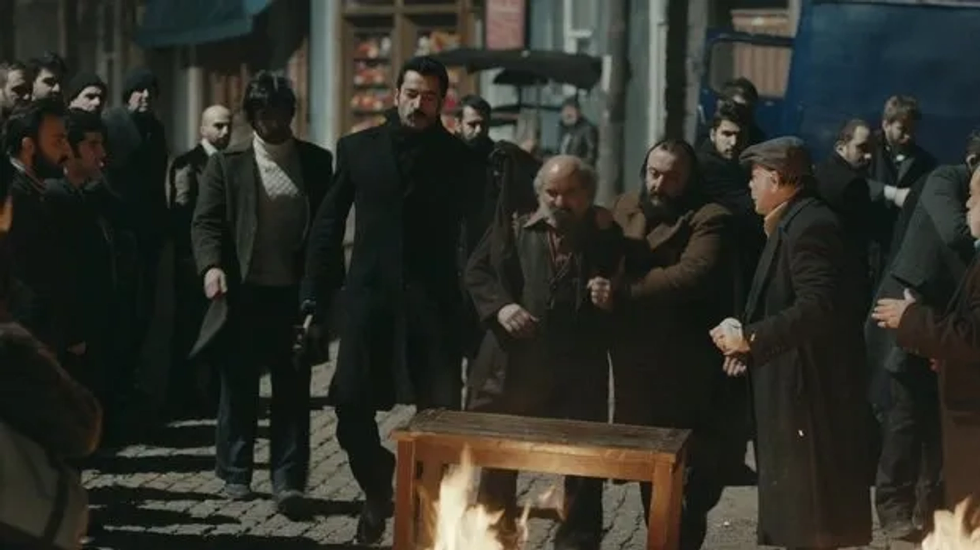 Çetin Tekindor, Kenan Imirzalioglu, Hüseyin Soysalan, Deniz Sen Hamzaoglu, Emir Çubukçu, Ozan Agaç, and Halil Babür in Karadayi (2012)