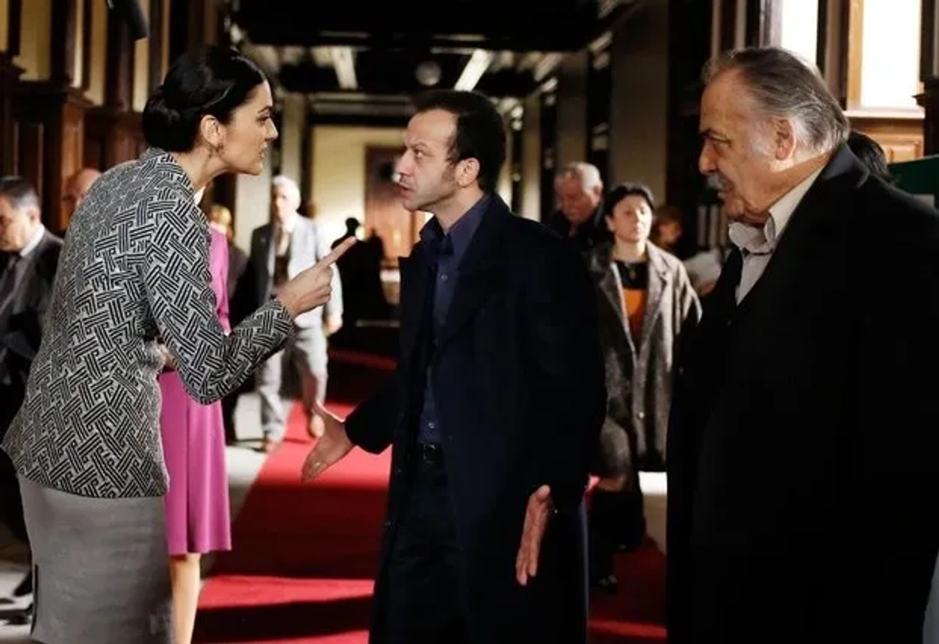 Çetin Tekindor, Riza Kocaoglu, and Bergüzar Korel in Karadayi (2012)