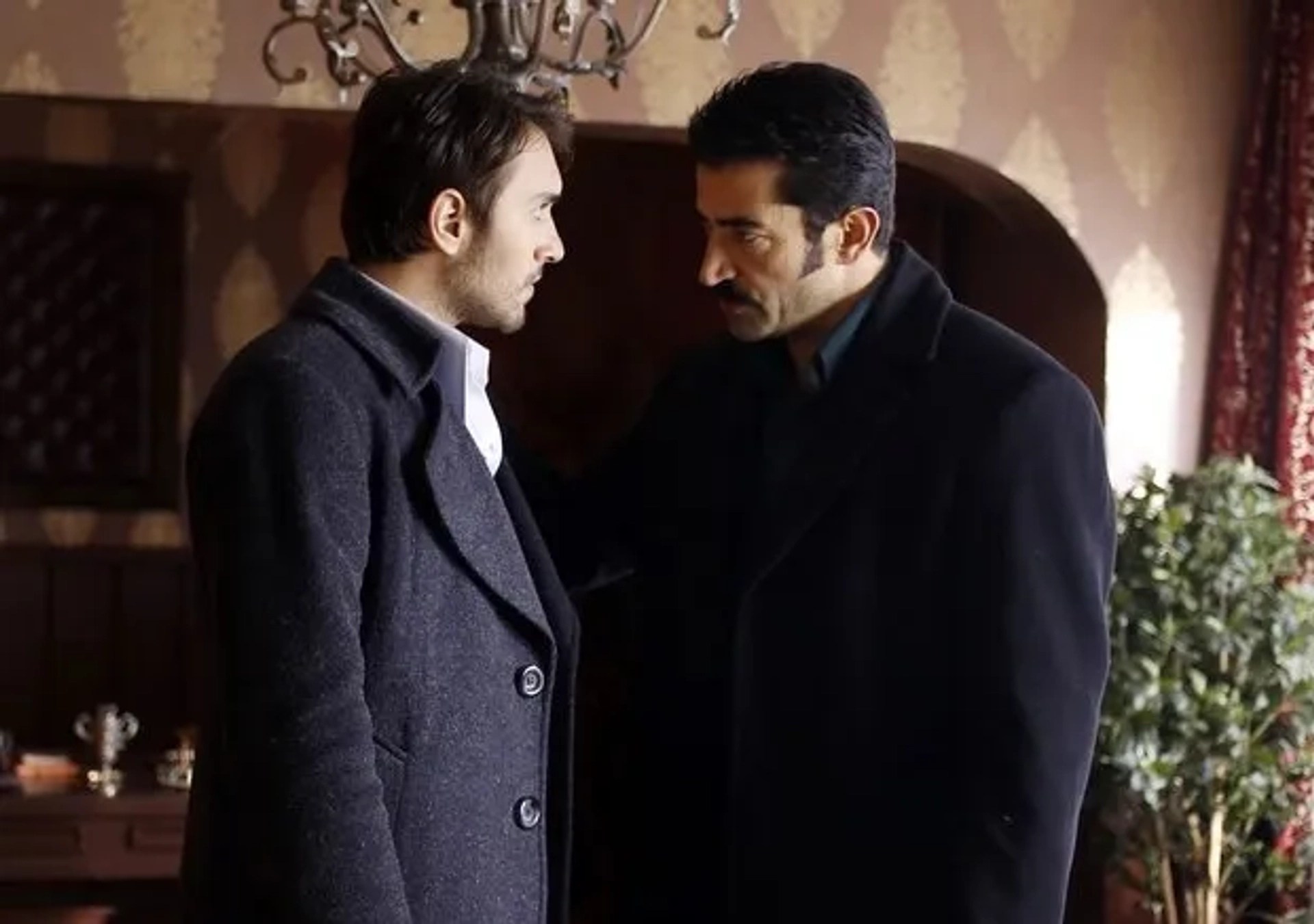 Kenan Imirzalioglu and Ulas Tuna Astepe in Karadayi (2012)