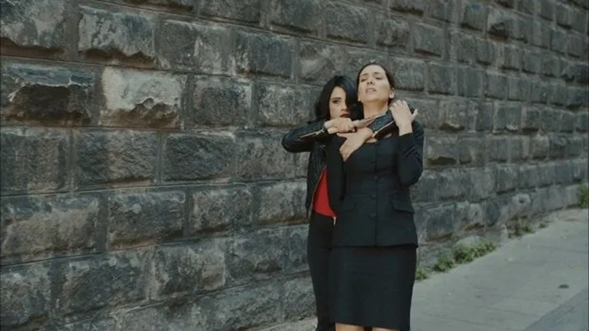 Bergüzar Korel and Funda Eryigit in Karadayi (2012)