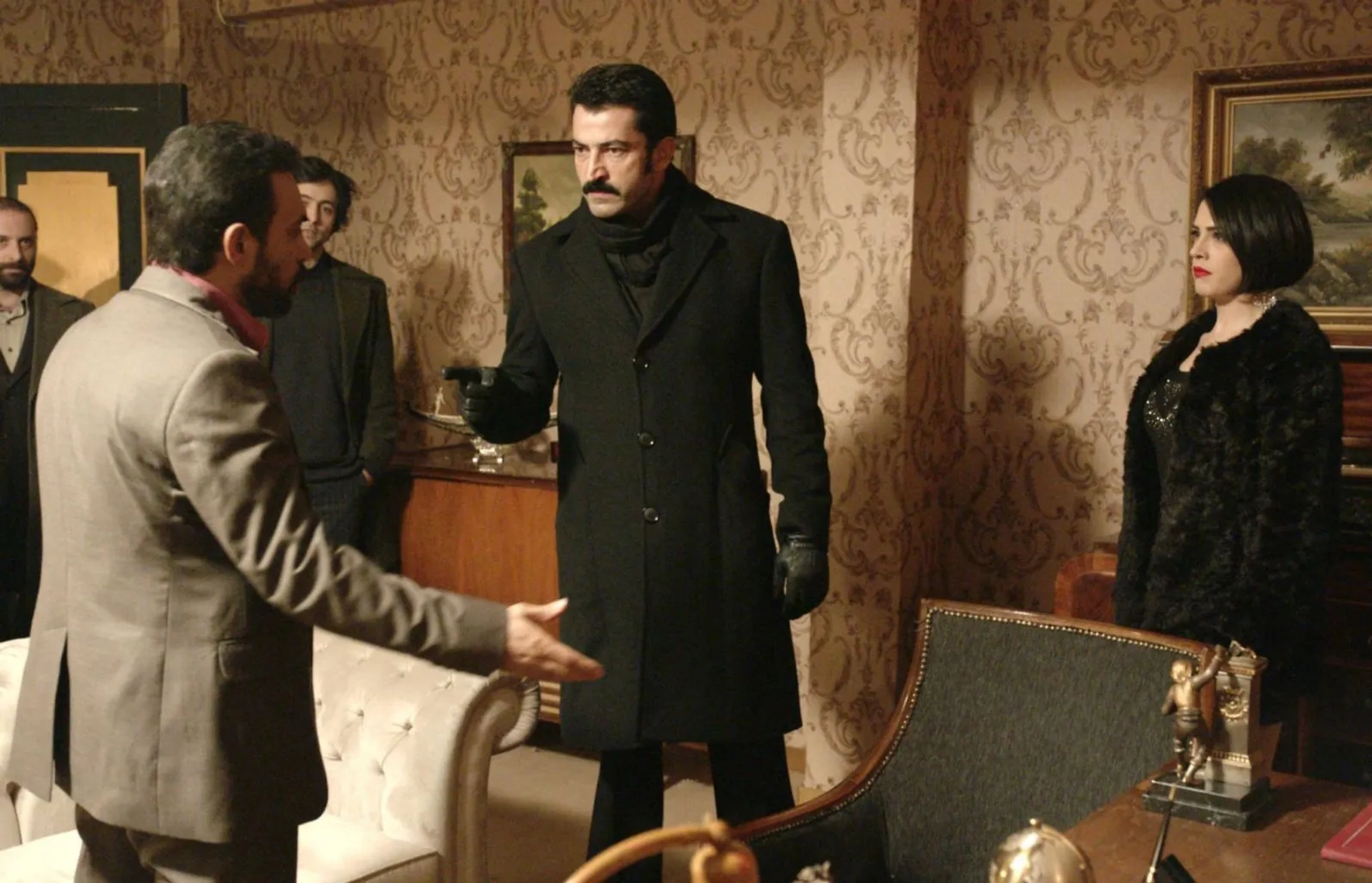 Kenan Imirzalioglu, Ugur Aslan, Funda Eryigit, and Emir Çubukçu in Karadayi (2012)