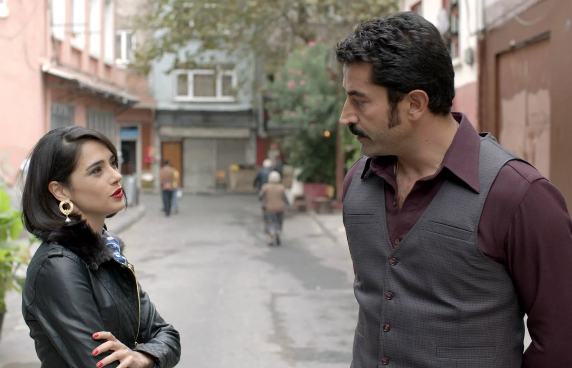 Kenan Imirzalioglu and Funda Eryigit in Karadayi (2012)