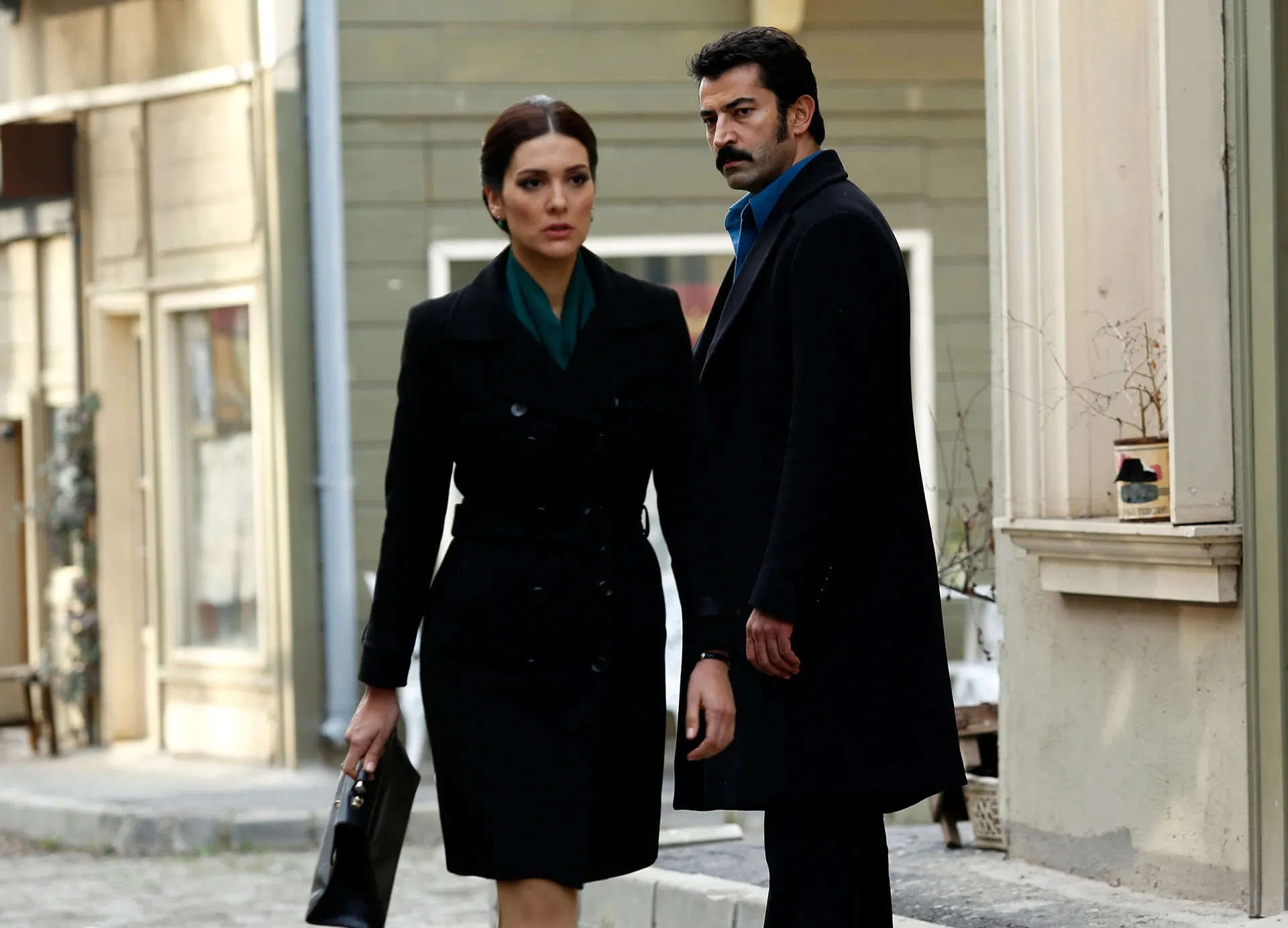 Kenan Imirzalioglu and Bergüzar Korel in Karadayi (2012)