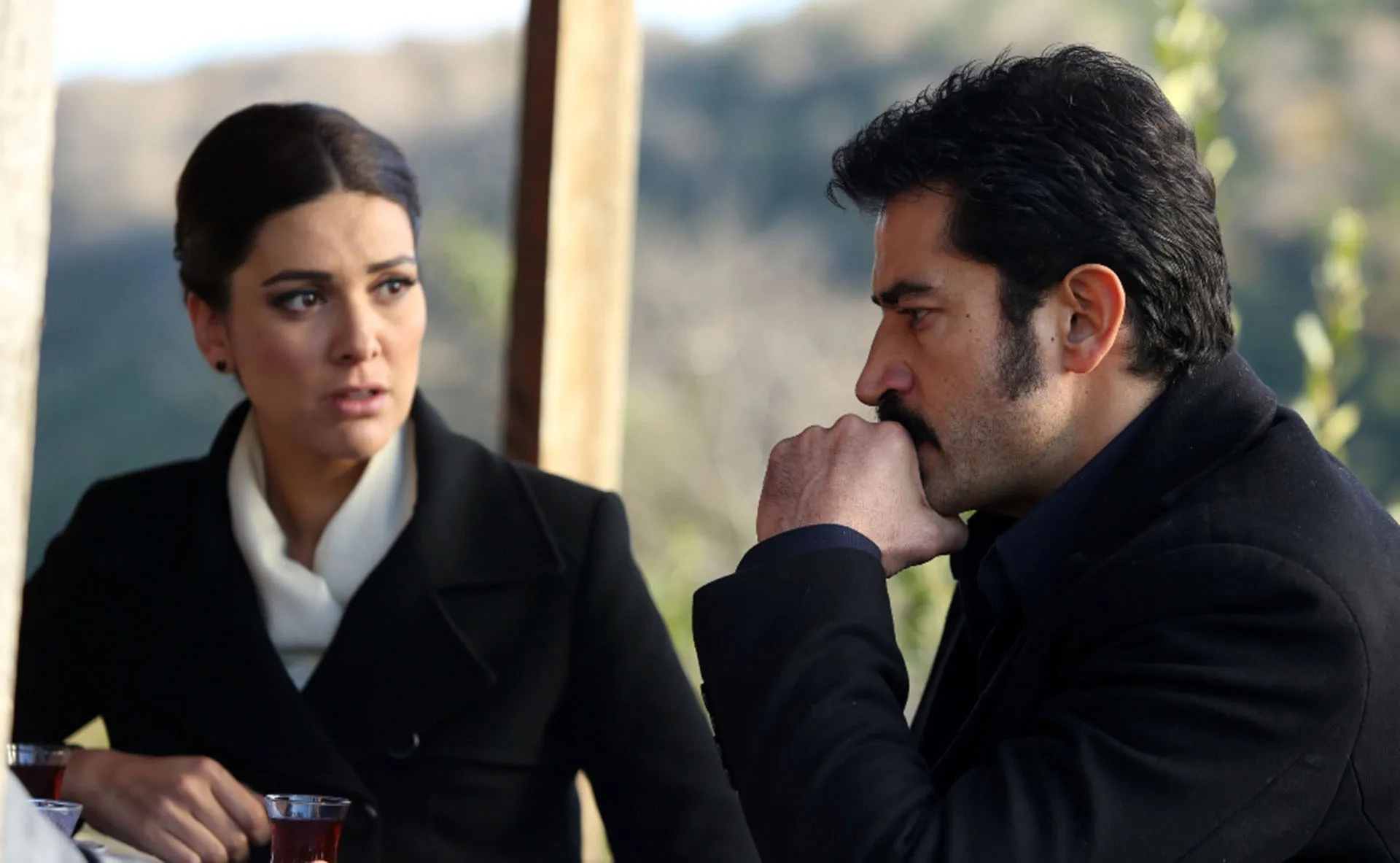 Kenan Imirzalioglu and Bergüzar Korel in Karadayi (2012)