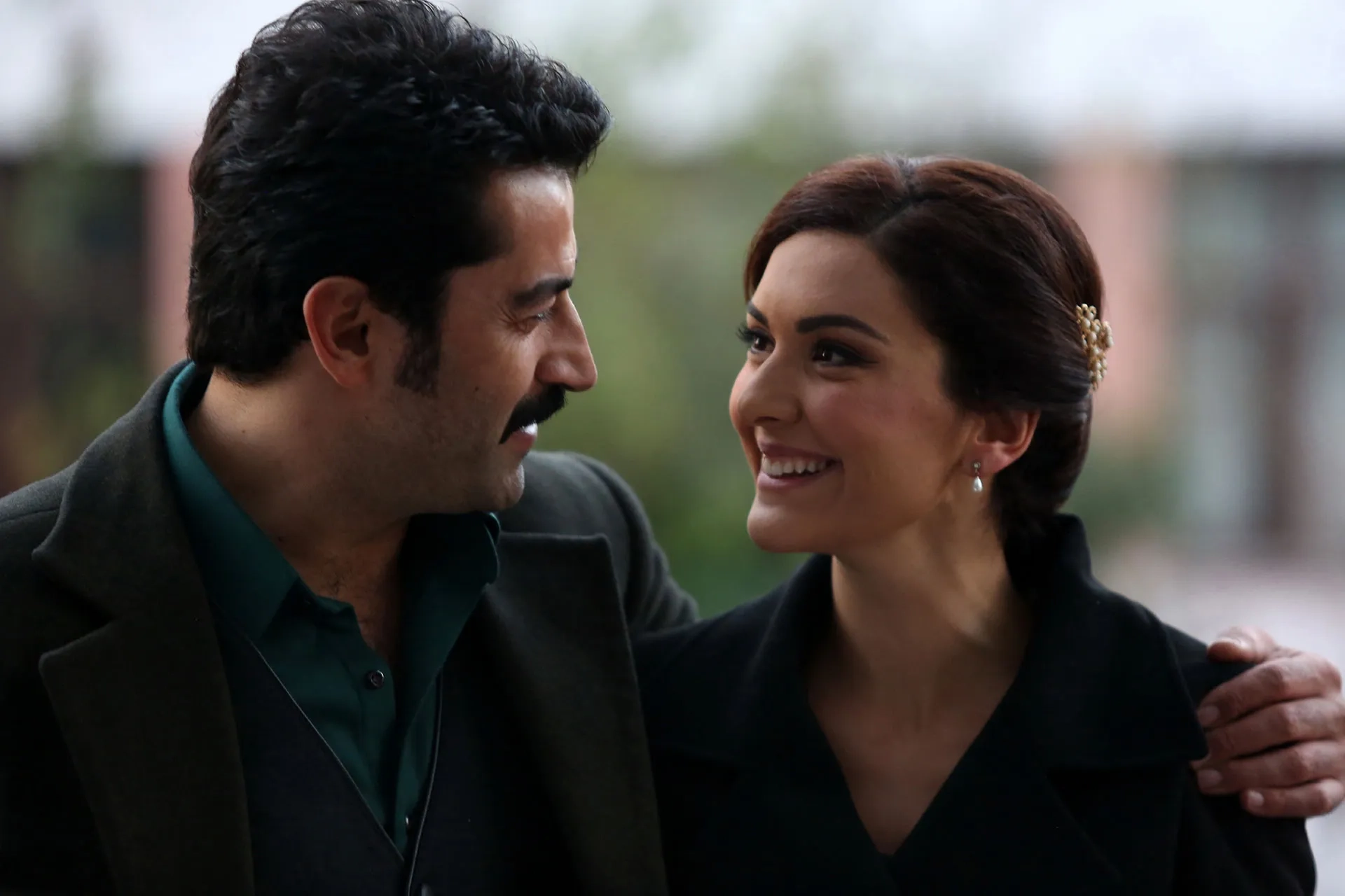 Kenan Imirzalioglu and Bergüzar Korel in Karadayi (2012)