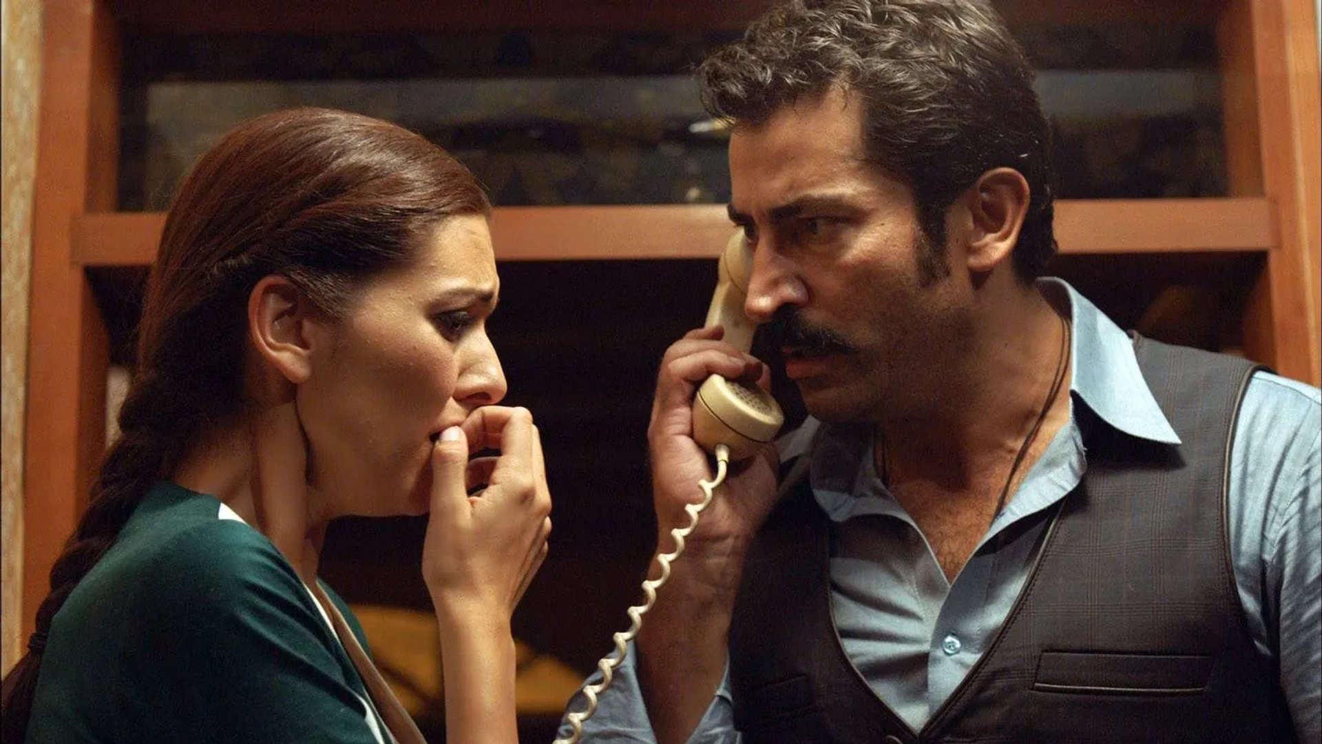 Kenan Imirzalioglu and Bergüzar Korel in Karadayi (2012)