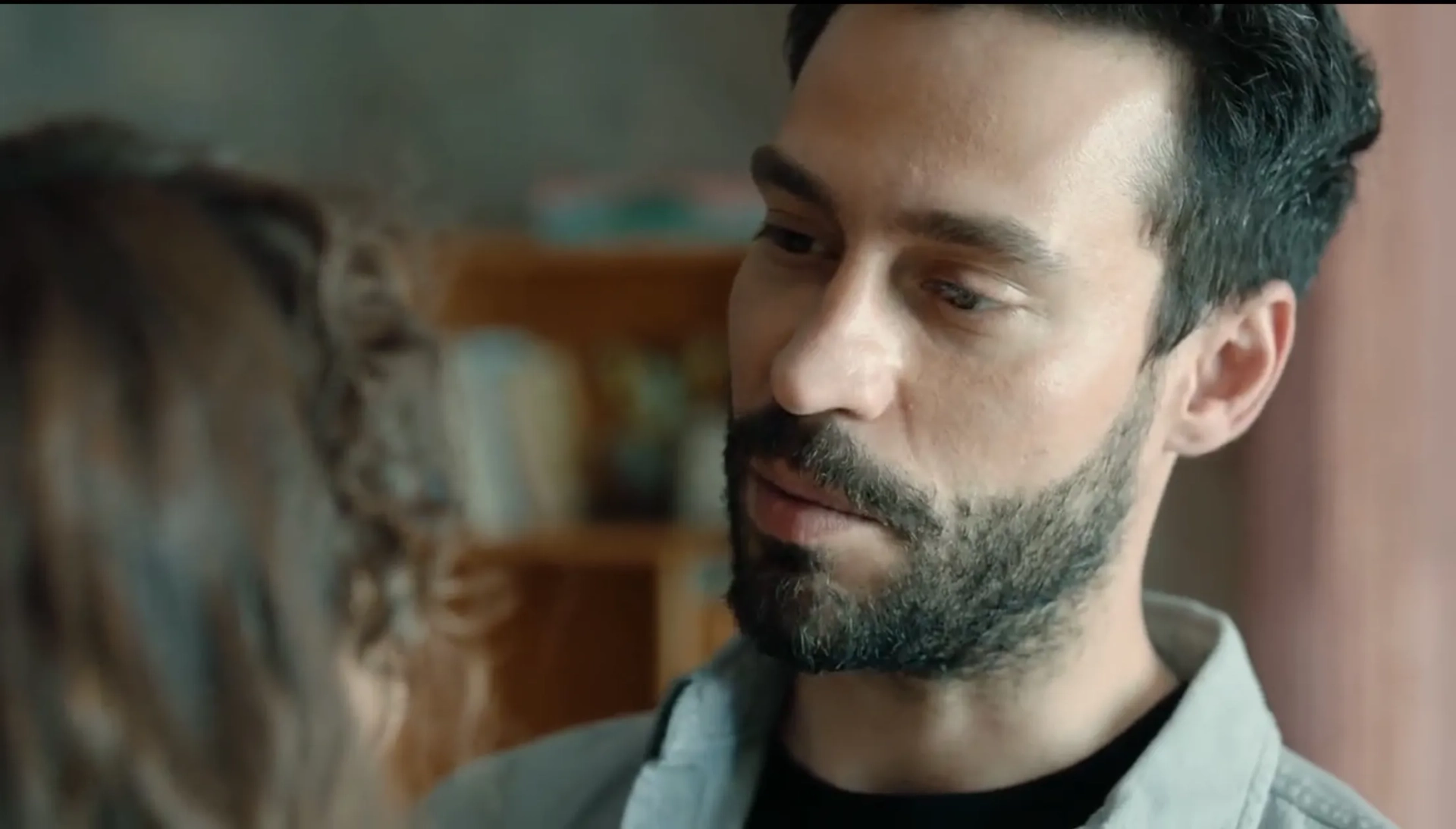 Ekin Koç and Aslihan Malbora in The Bad Penny (2021)