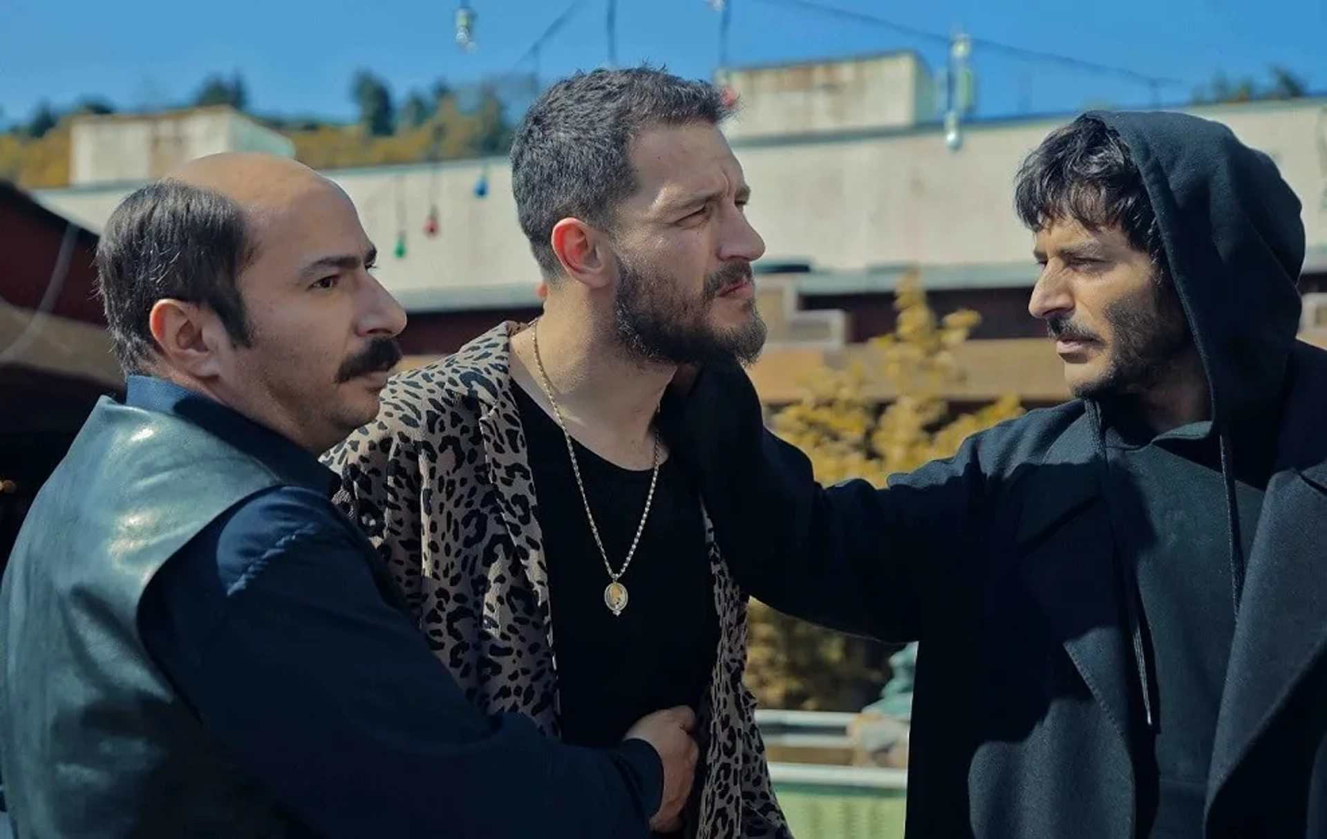 Mustafa Kirantepe, Uraz Kaygilaroglu, and Ugur Yildiran in The Bad Penny (2021)