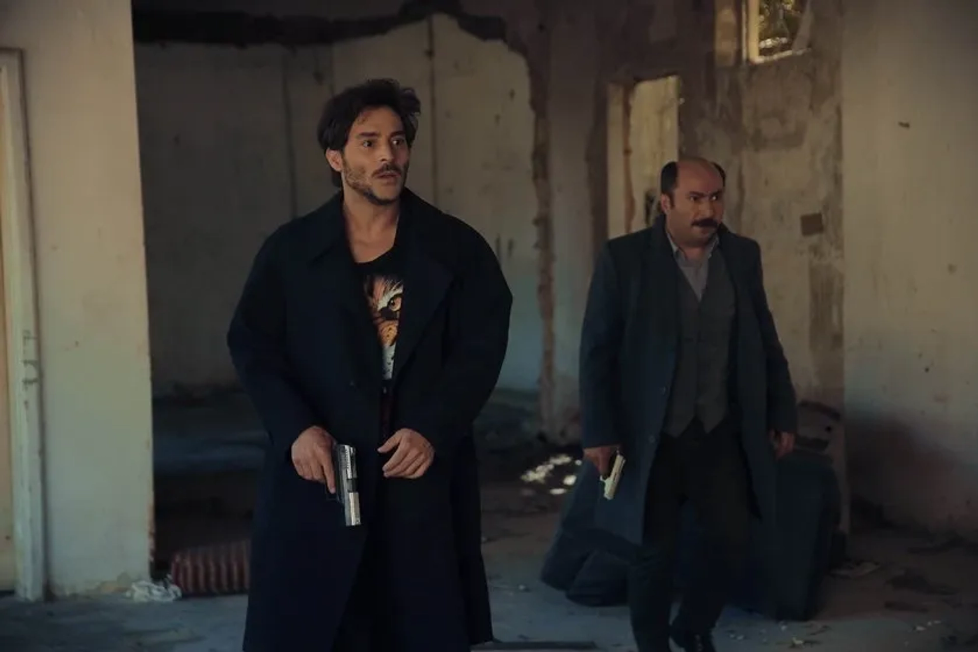 Mustafa Kirantepe and Ugur Yildiran in The Bad Penny (2021)