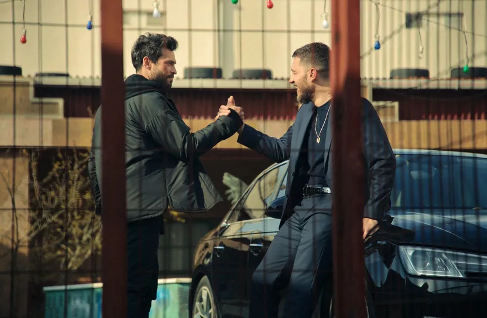 Uraz Kaygilaroglu and Ekin Koç in The Bad Penny (2021)