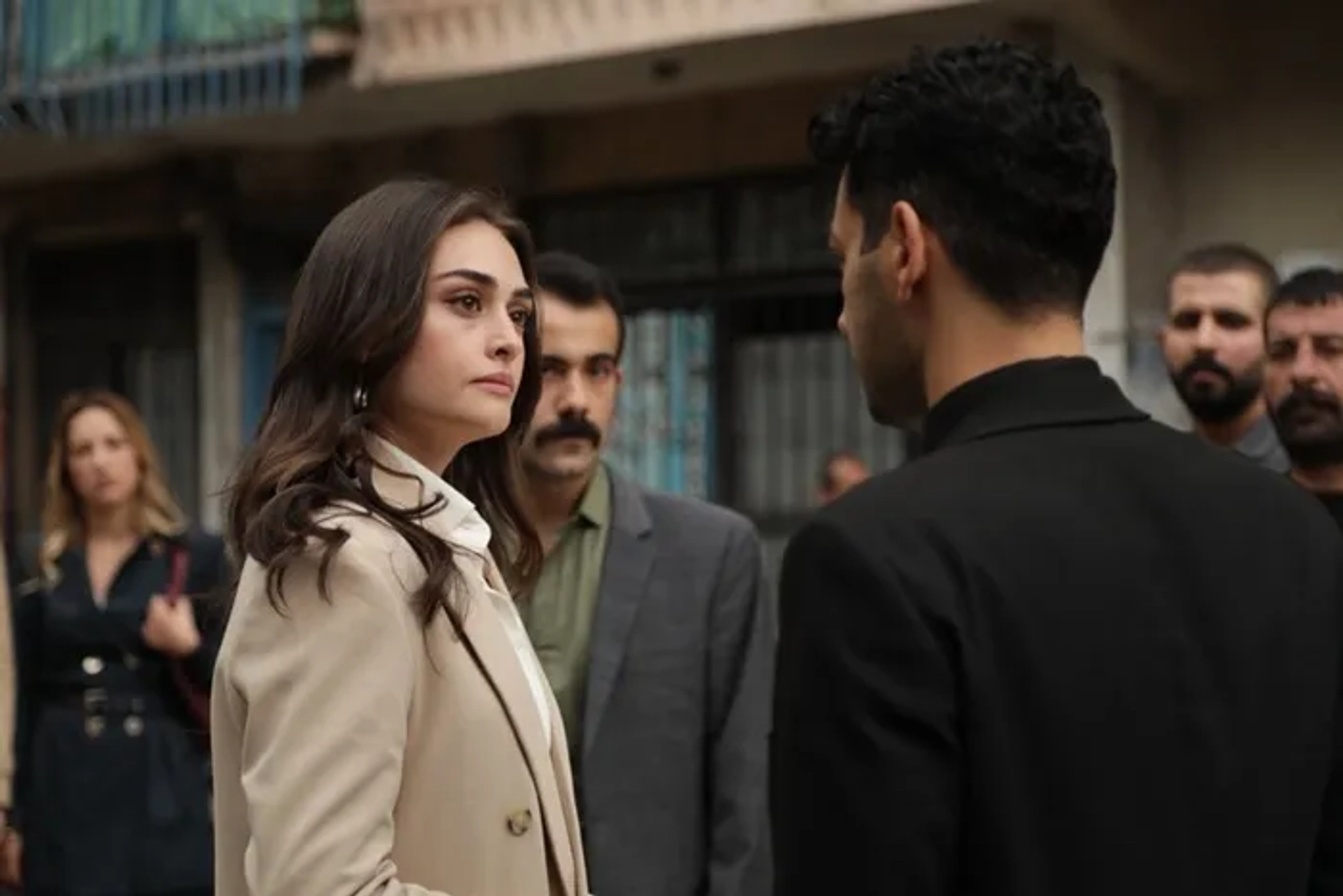 Murat Yildirim and Esra Bilgiç in Ramo (2020)