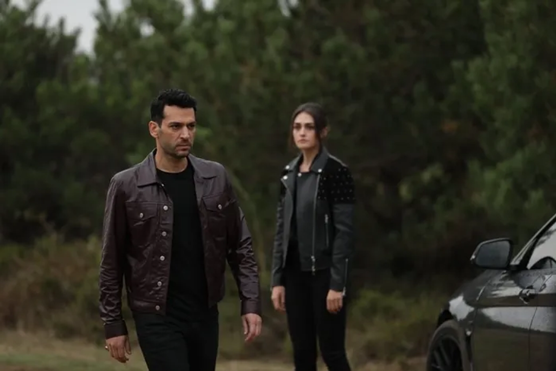 Murat Yildirim and Esra Bilgiç in Ramo (2020)