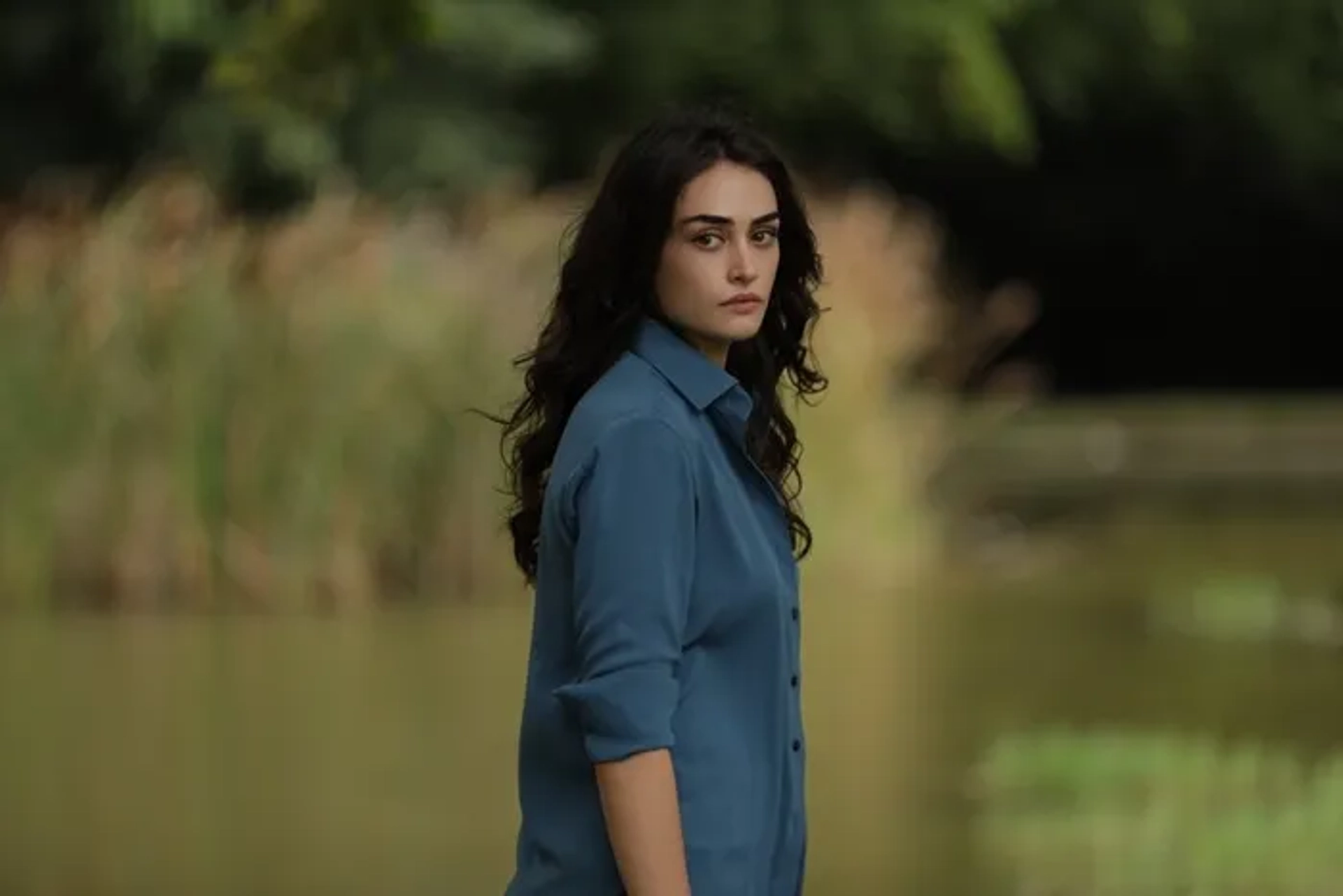 Esra Bilgiç in Ramo (2020)