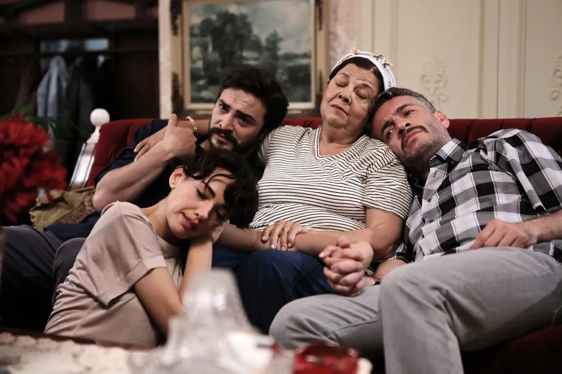 Ayse Kökçü, Murat Cemcir, Seda Bakan, and Ahmet Kural in Kardes Payi (2014)