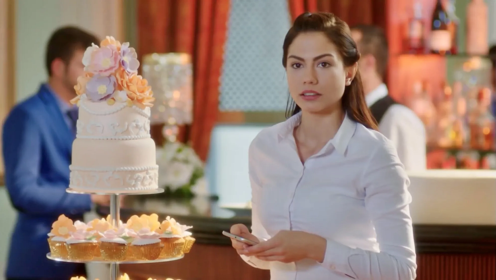 Demet Özdemir in Çilek Kokusu: Episode #1.20 (2015)