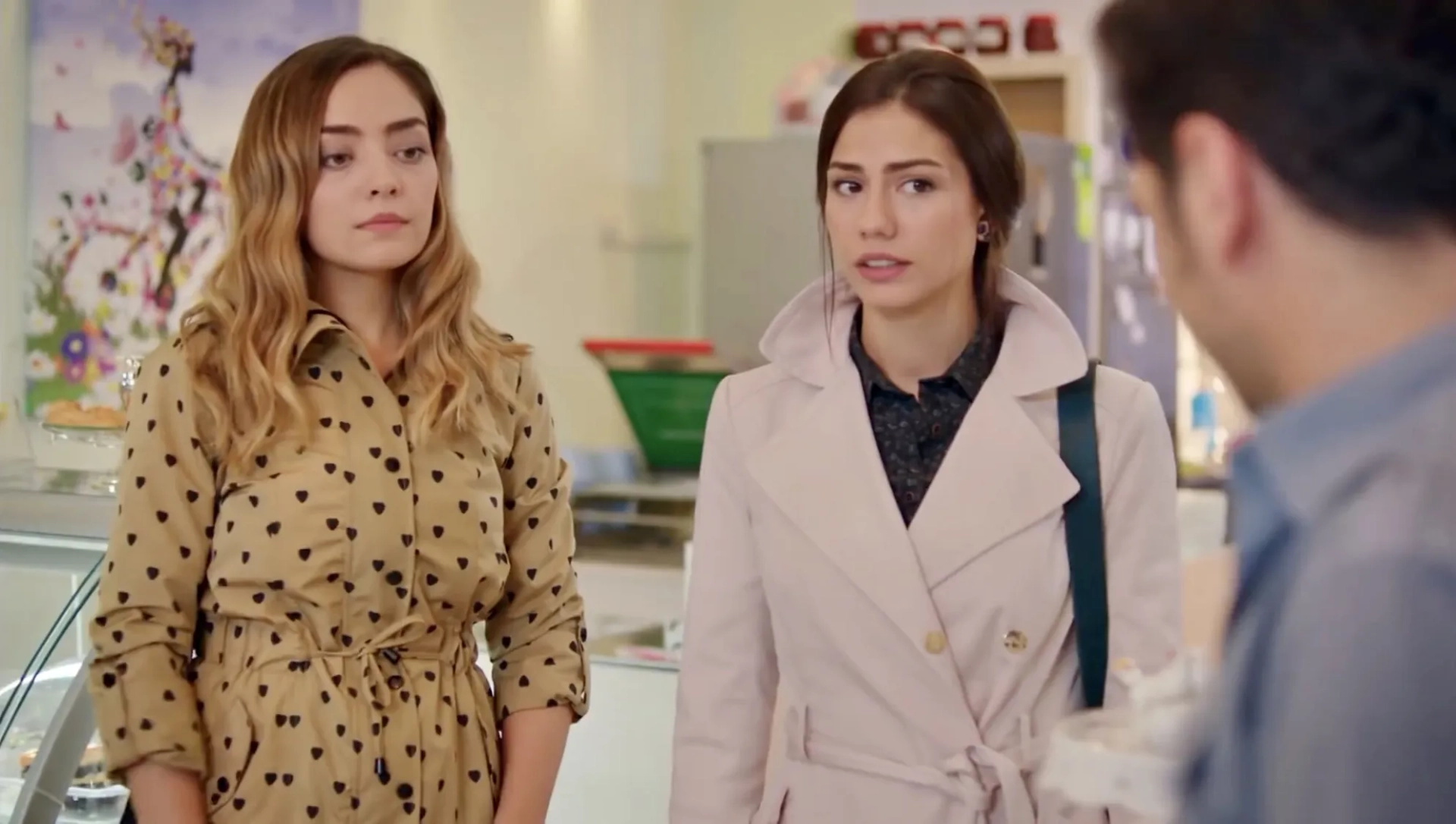 Demet Özdemir and Zeynep Tugçe Bayat in Çilek Kokusu: Episode #1.18 (2015)