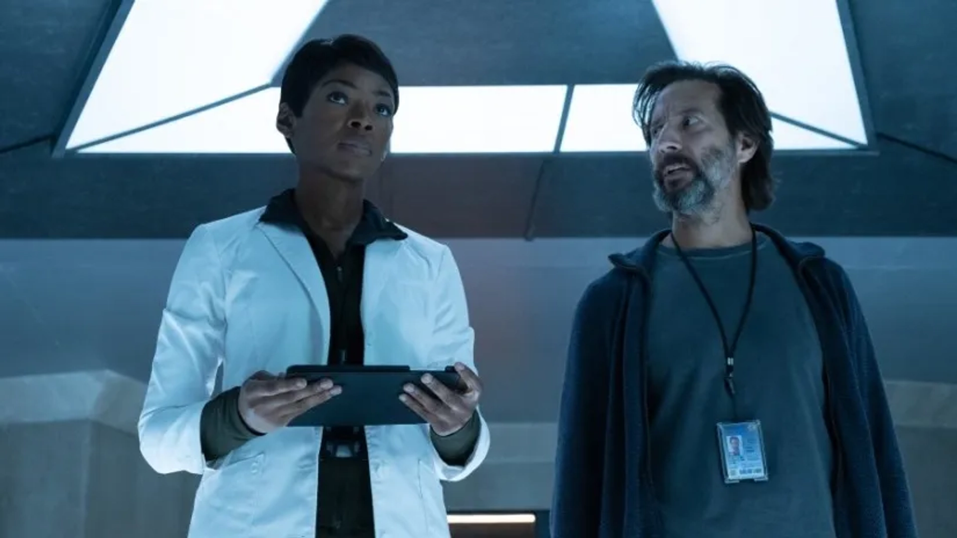 Caroline Chikezie and Henry Ian Cusick in The Passage (2019)