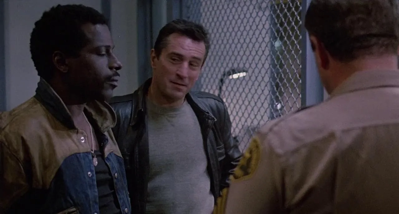 Robert De Niro and John Toles-Bey in Midnight Run (1988)