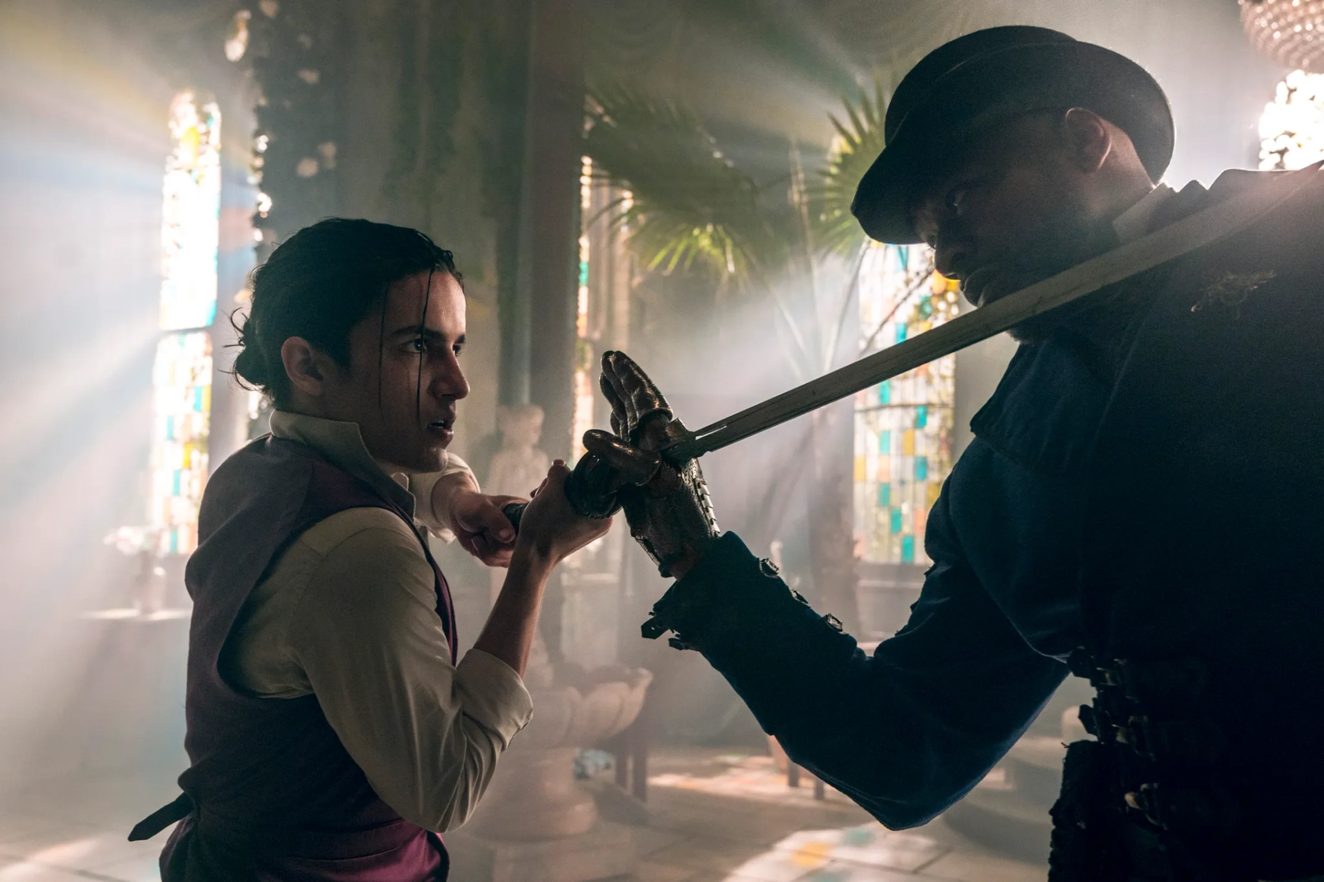 Sherman Augustus and Aramis Knight in Into the Badlands (2015)