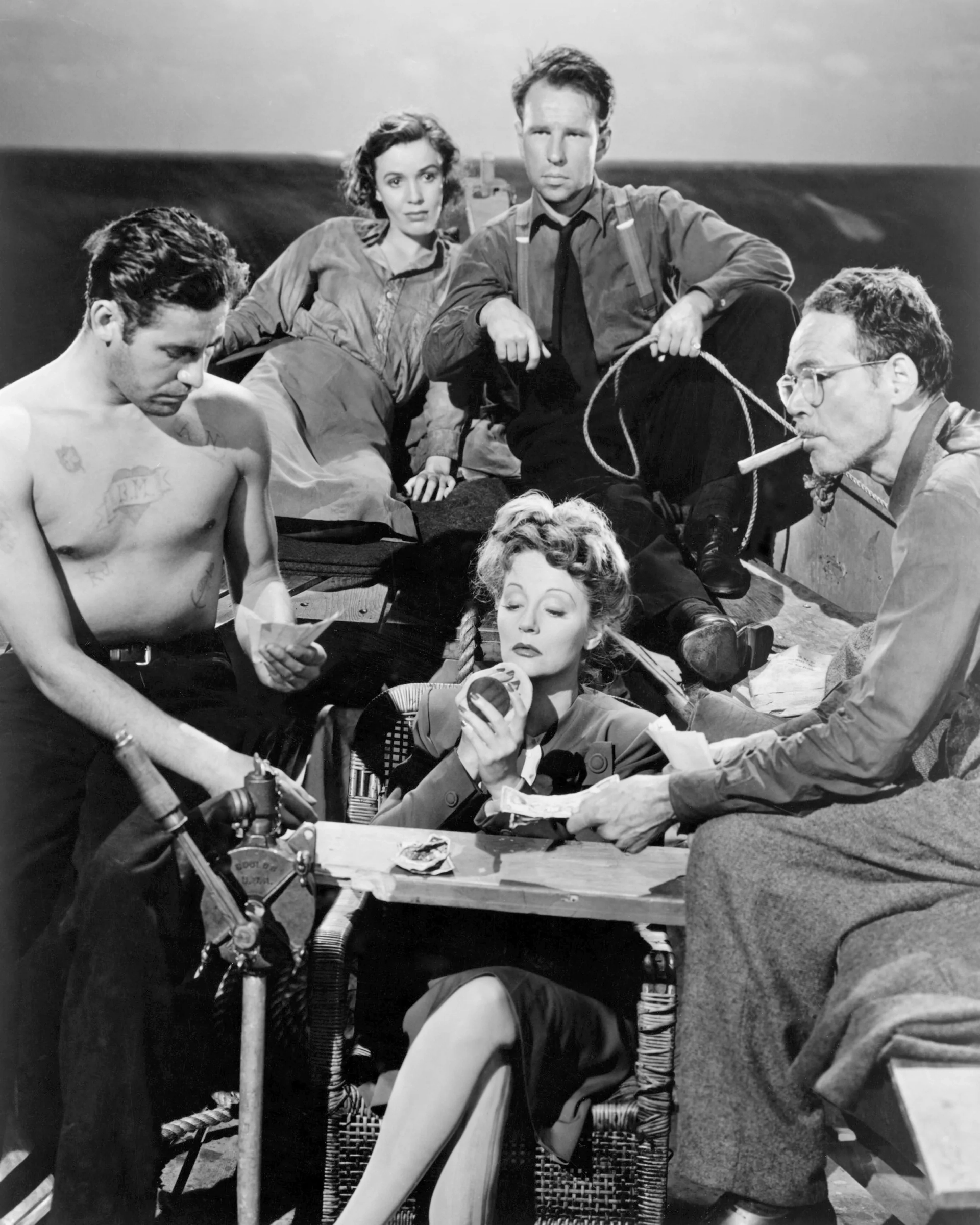 Tallulah Bankhead, Hume Cronyn, Mary Anderson, John Hodiak, and Henry Hull in Lifeboat (1944)