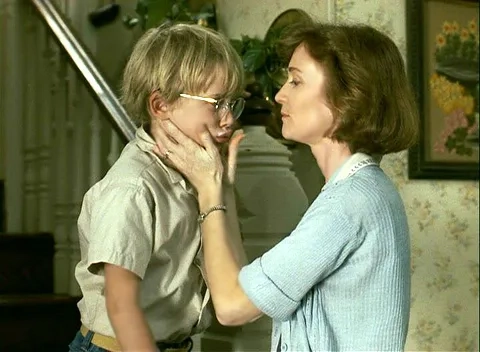 Macaulay Culkin and Glenda Chism in My Girl (1991)